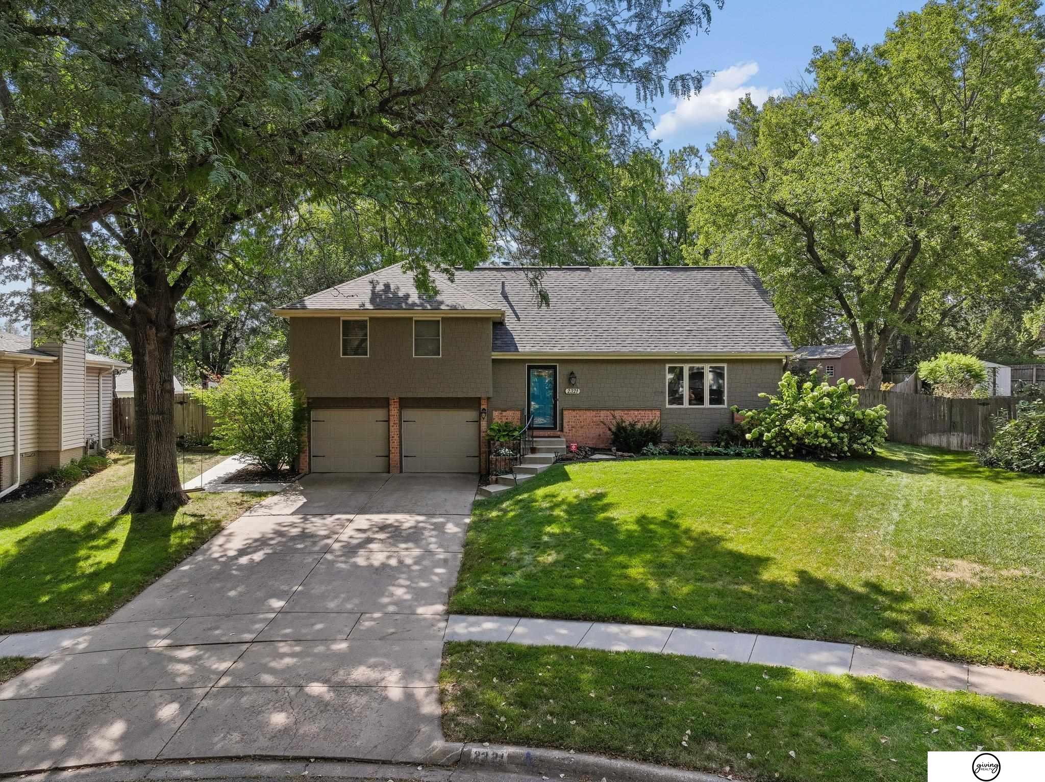 2321 Camelot Court — photo