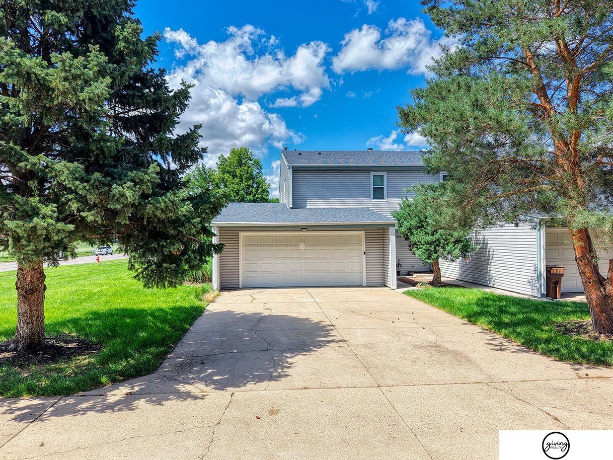 5600 Fairacre Court — photo