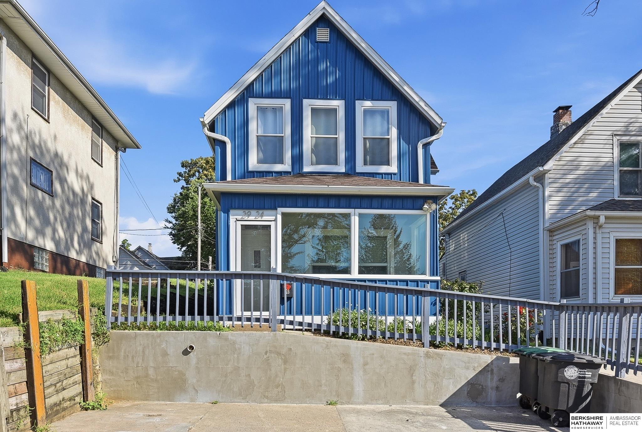 2924 Dupont Street — photo