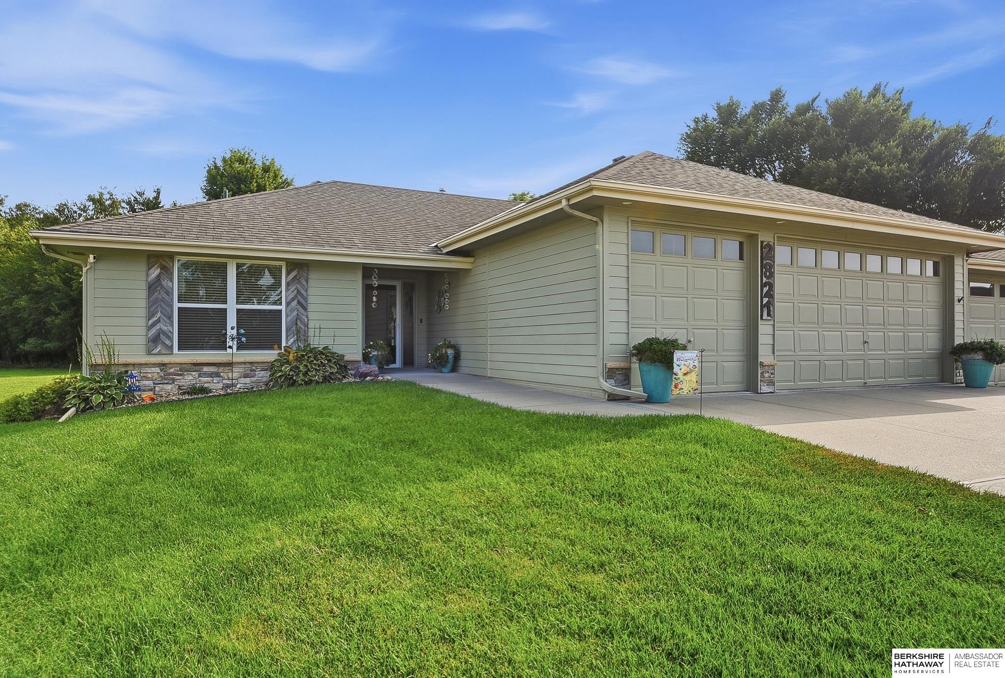 2821 Lakeside Drive — photo