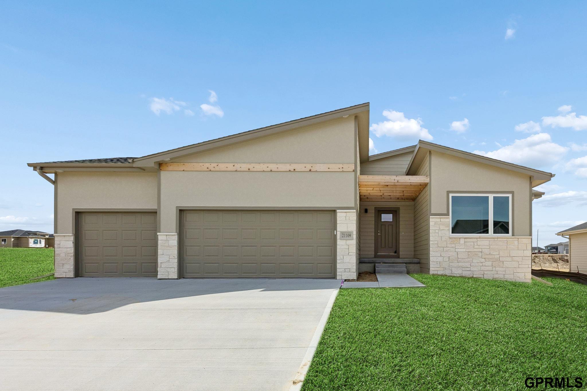 21109 Jessie Avenue — photo