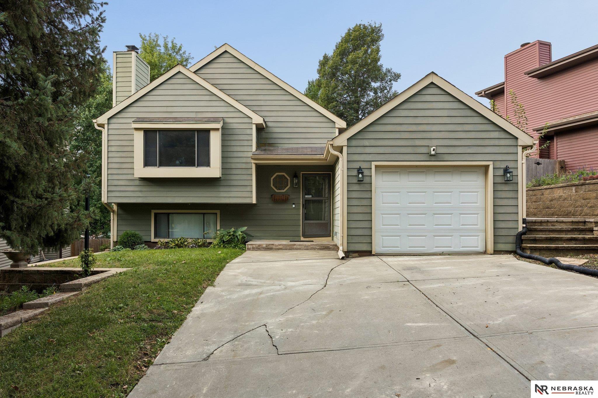 8015 Weber Plaza — photo