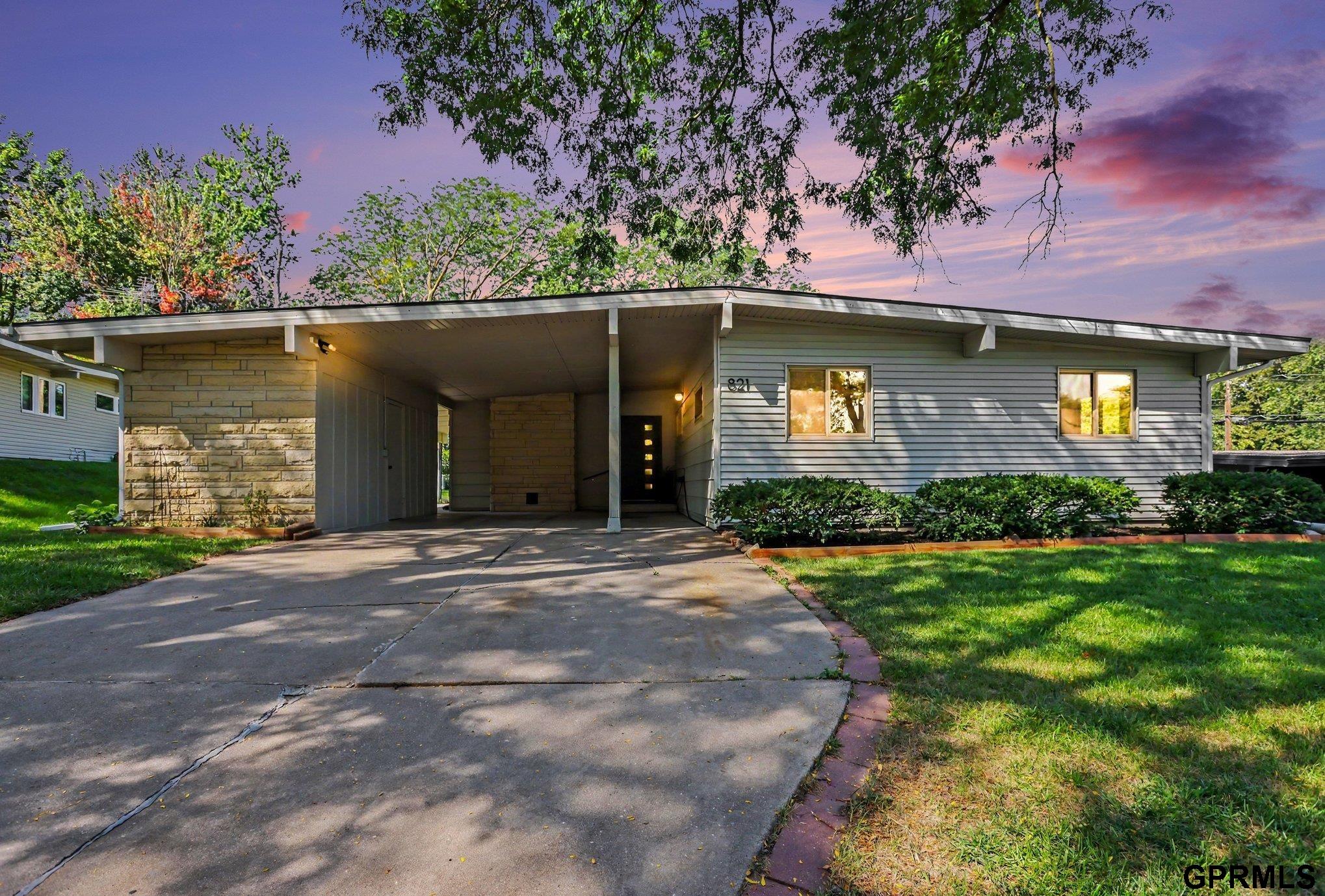 821 Mulder Drive — photo