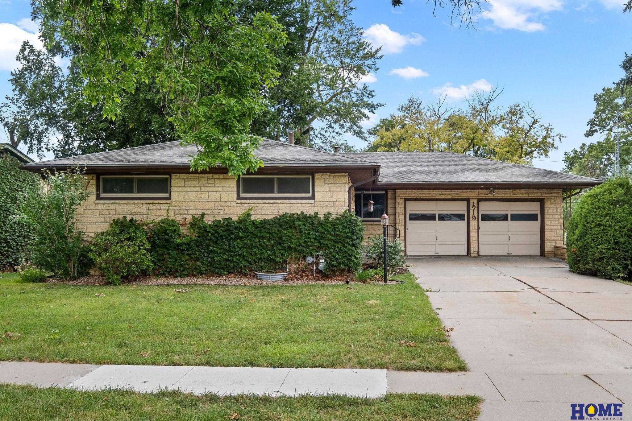 1719 E Manor Drive — photo