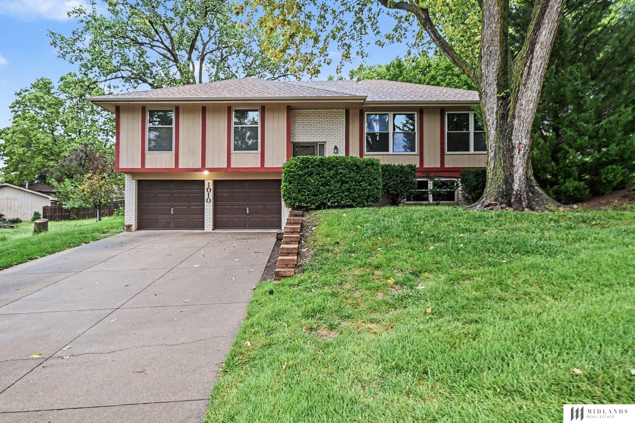 1010 Claudene Court — photo