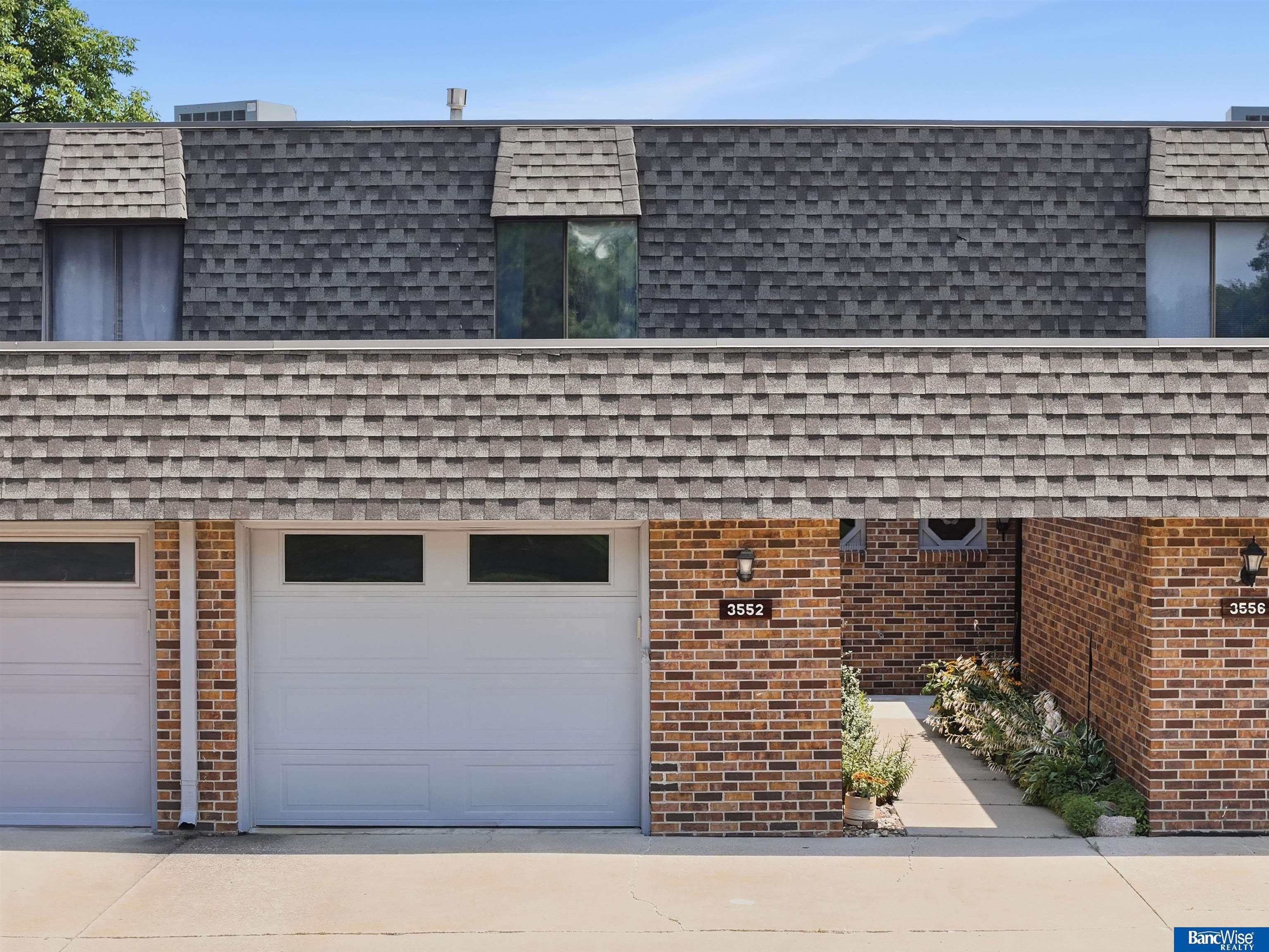 3552 Neerpark Drive — photo