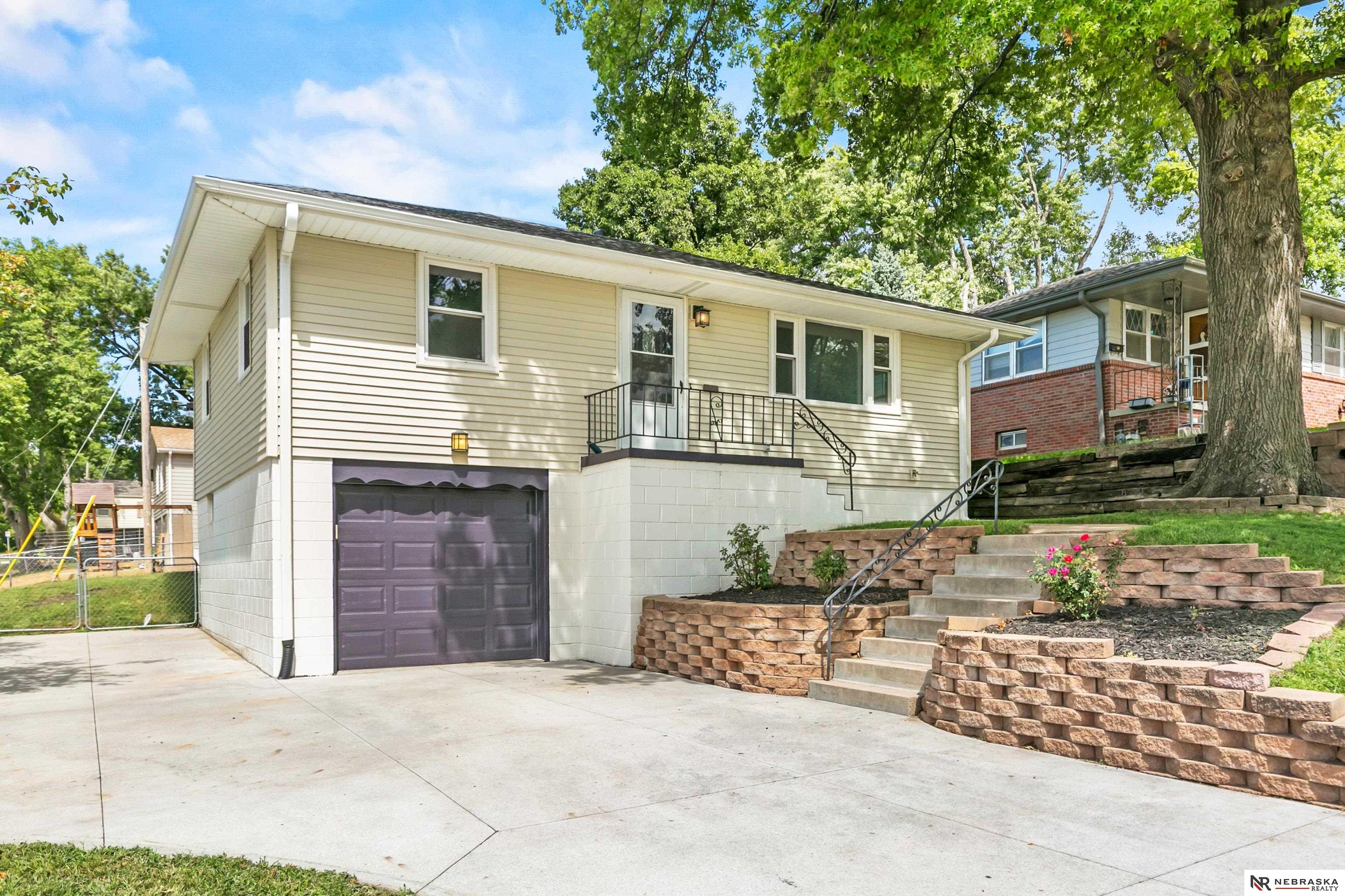 6226 Oak Street — photo