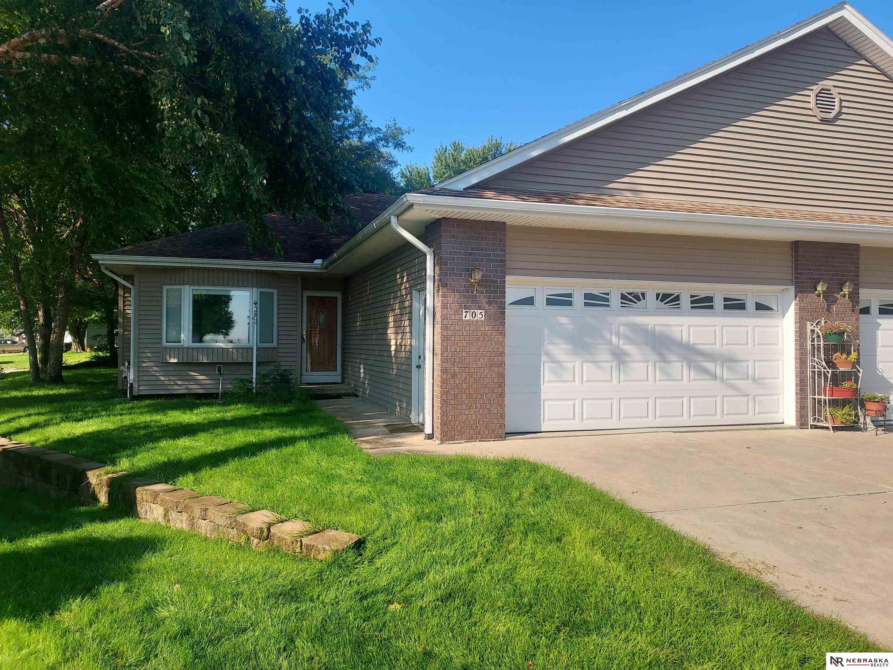 705 N White Feathers Court — photo