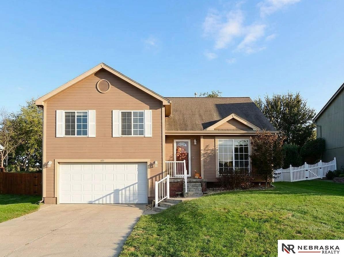 815 Edgewater Circle — photo