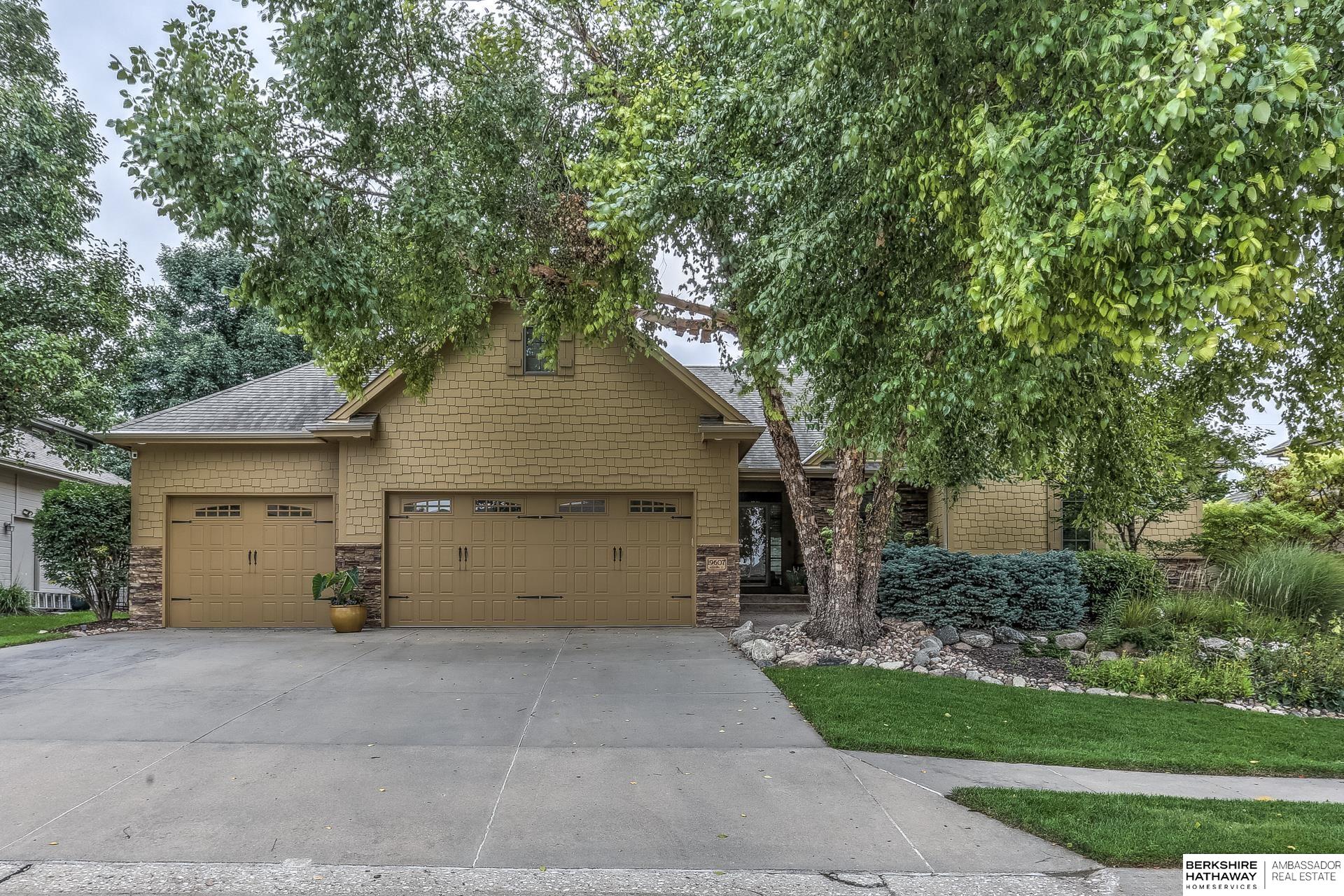 19607 Mayberry Street — photo