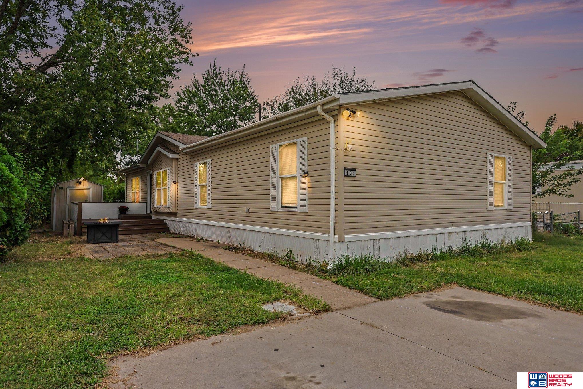 105 W Treehaven Drive — photo