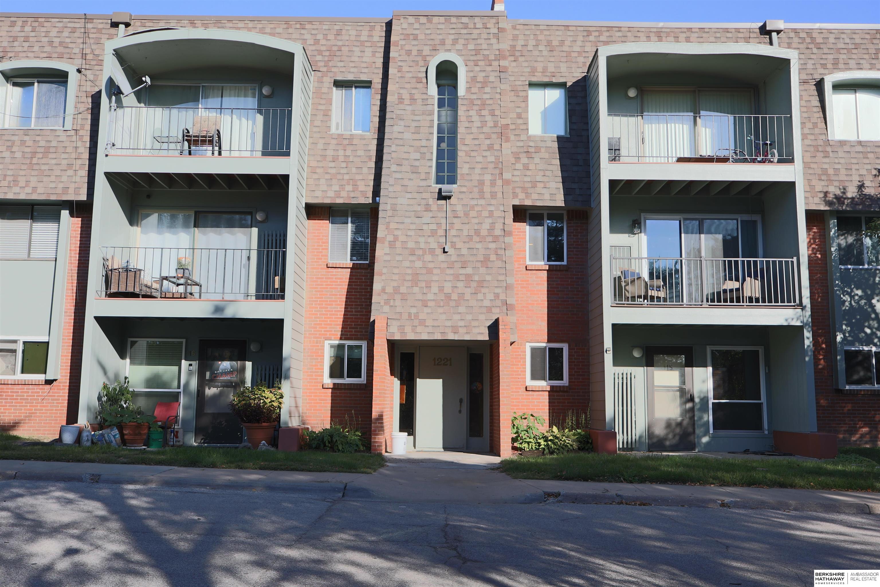 1221 S 121st Plaza #315 — photo