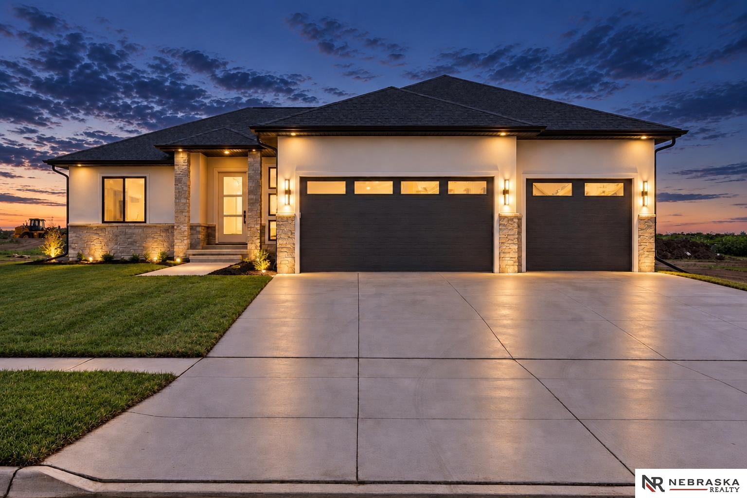 8939 Dragonfly Lane — photo
