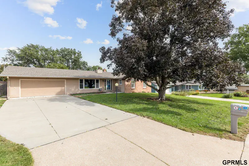 10320 Hilltop Road — photo