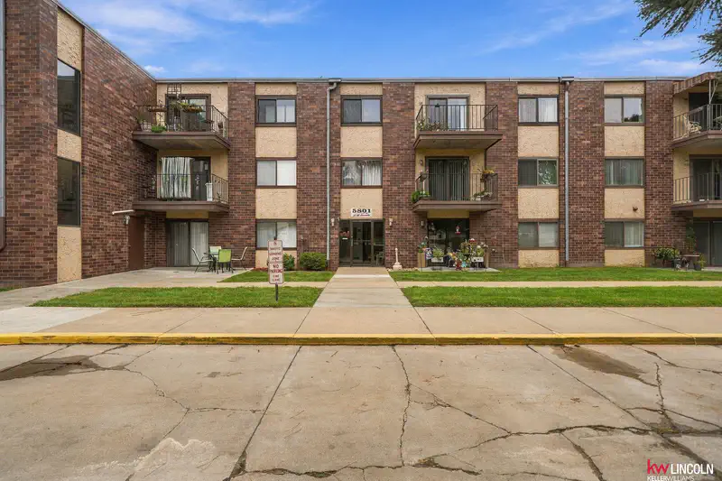5801 Enterprise Drive #C4 — photo
