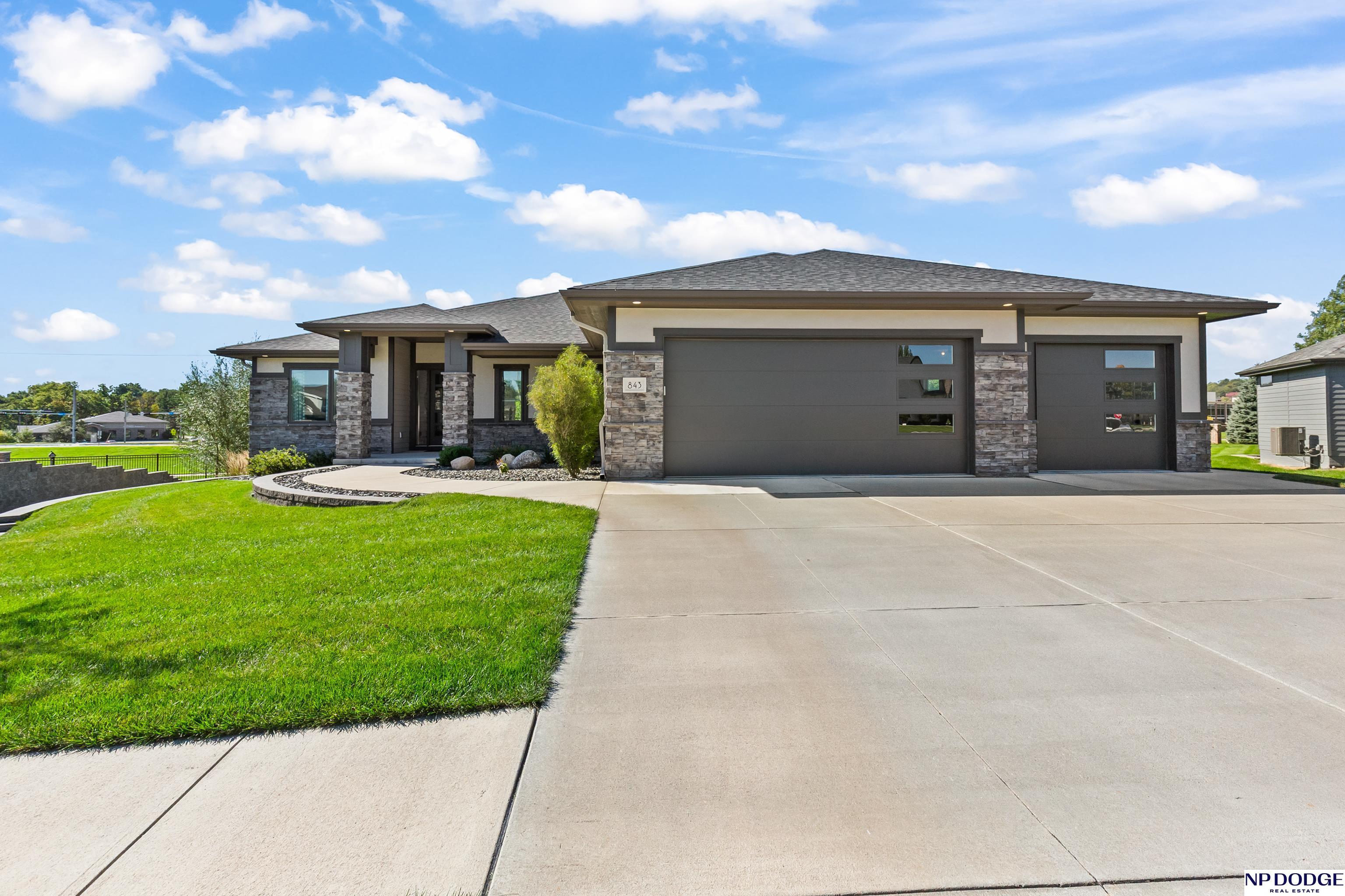 843 Arbor Drive — photo