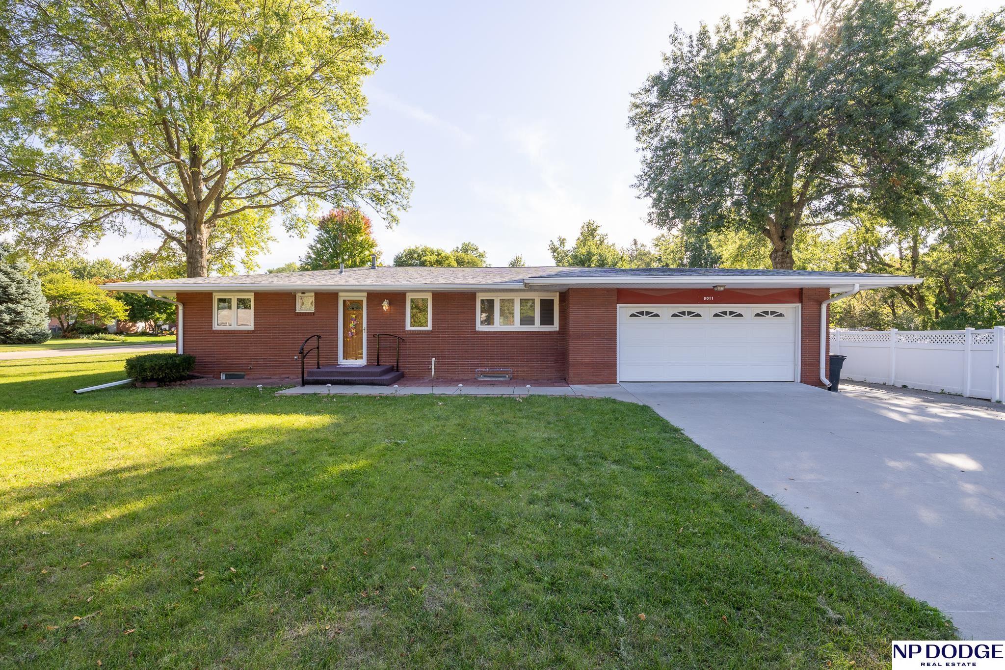 8011 N Hazelwood Drive — photo
