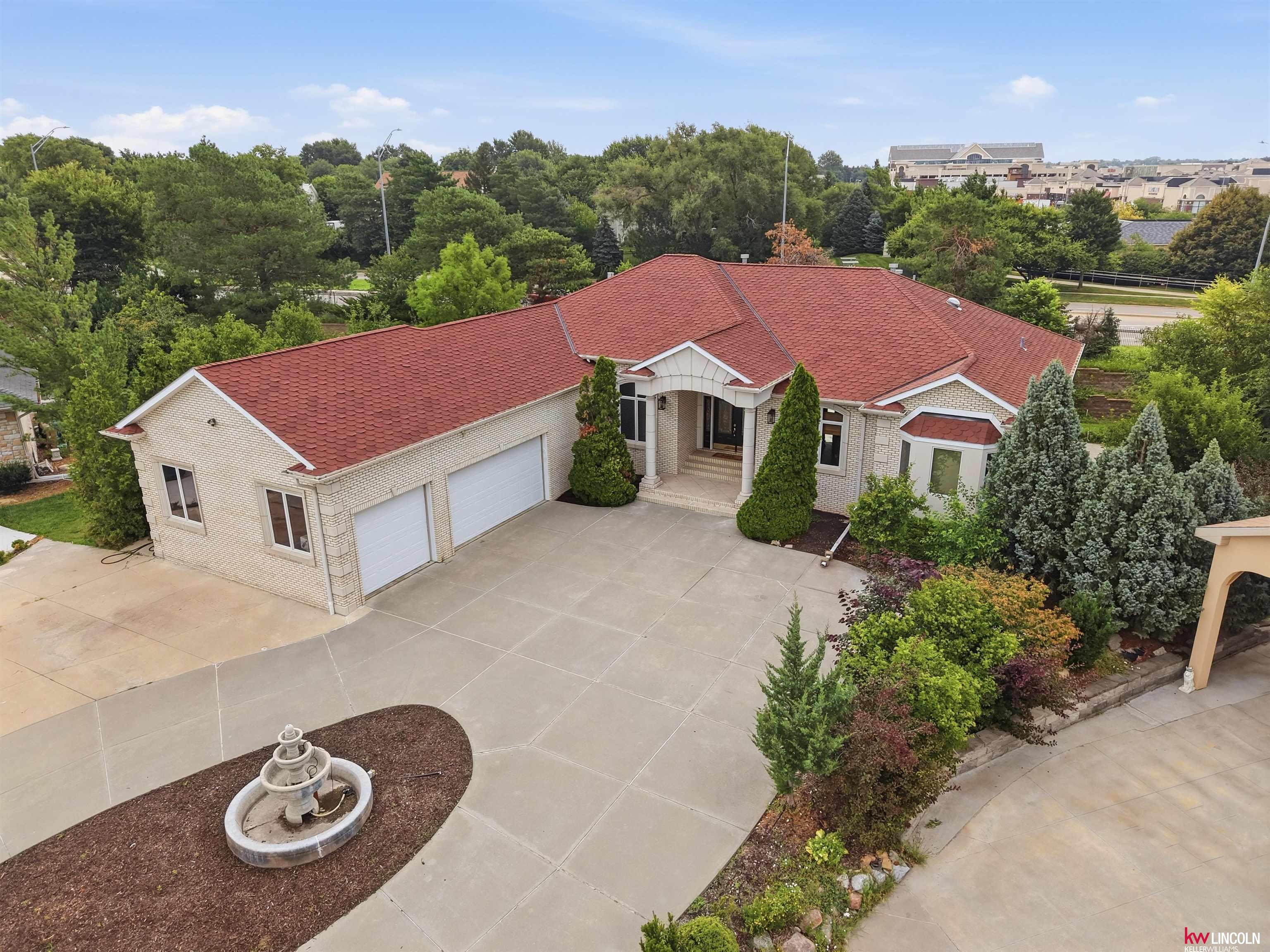 2555 Southview Circle — photo