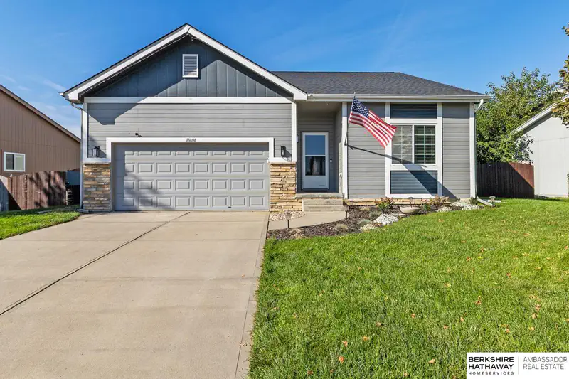 13806 Clearwater Drive — photo
