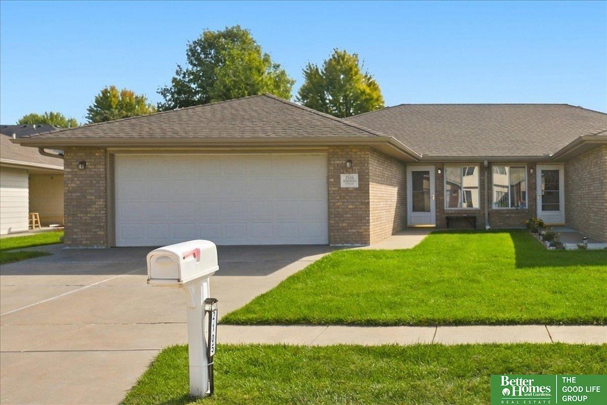 2105 Kingswood Circle — photo