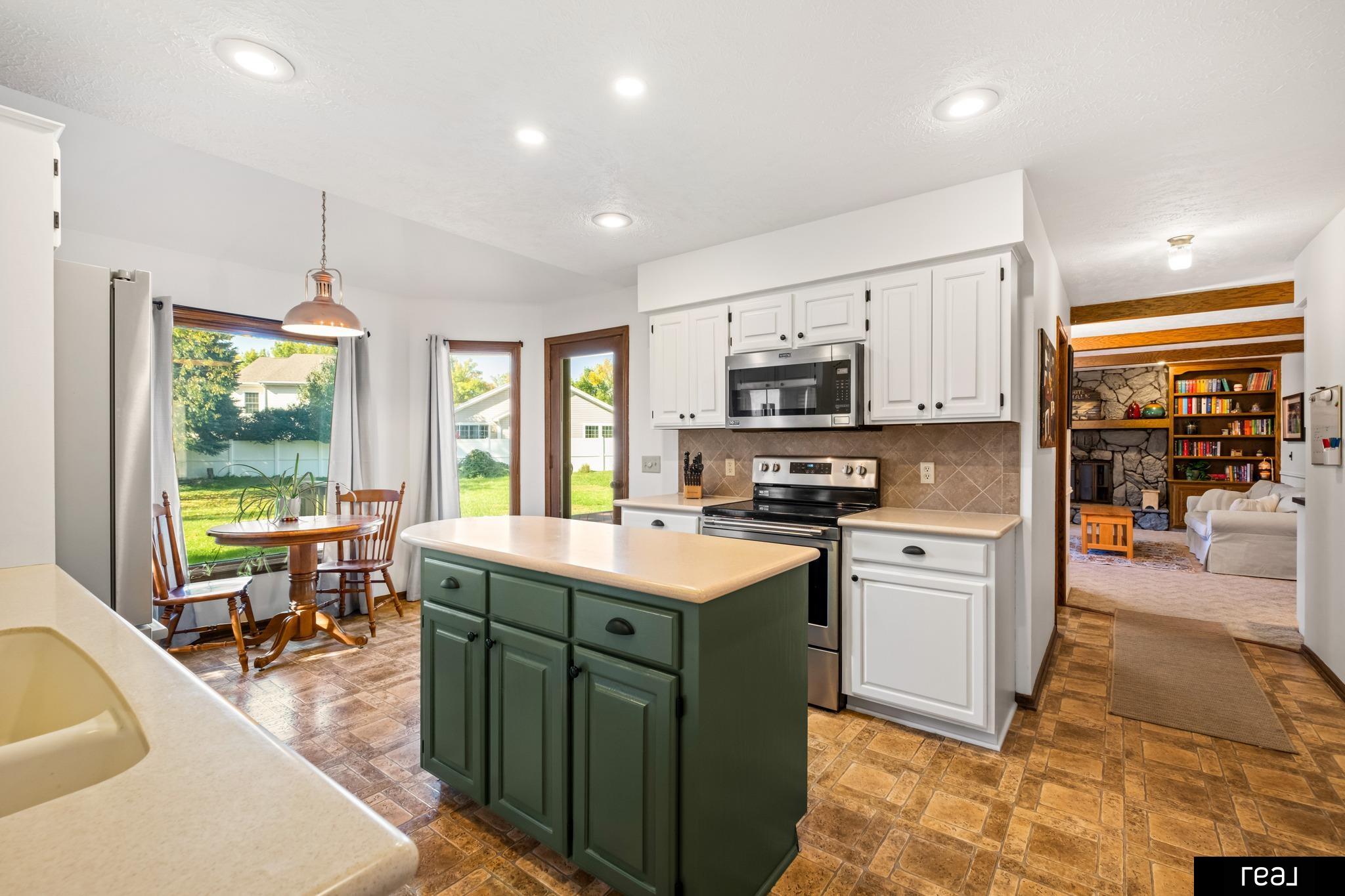 17115 Walnut Circle — photo