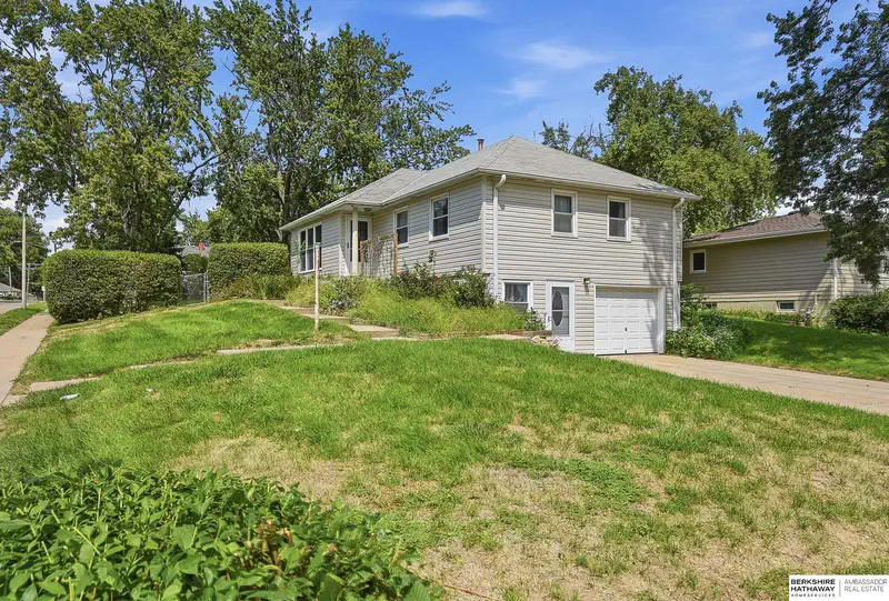 1203 Thomas Drive — photo