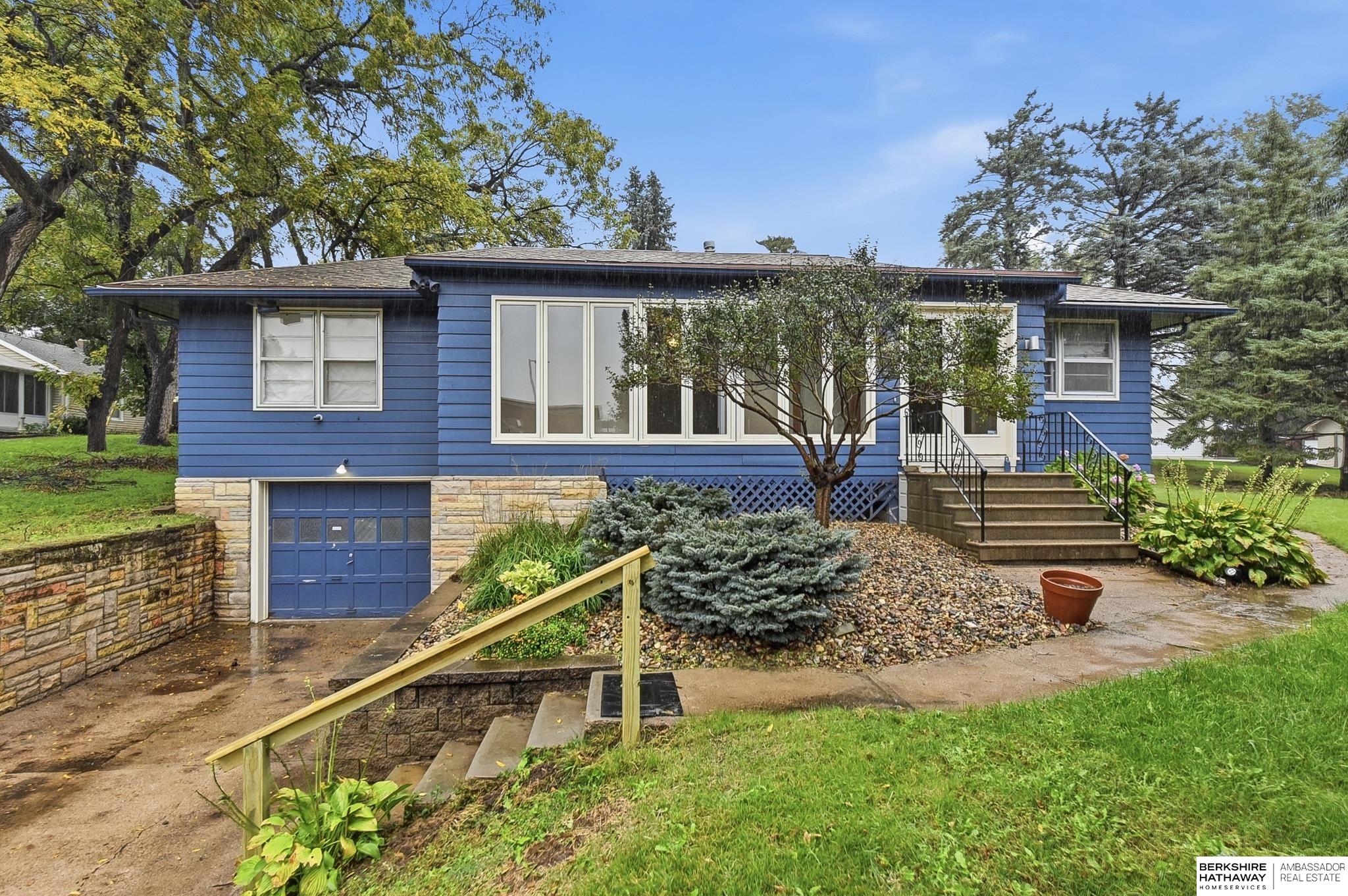 8822 Lake Street — photo