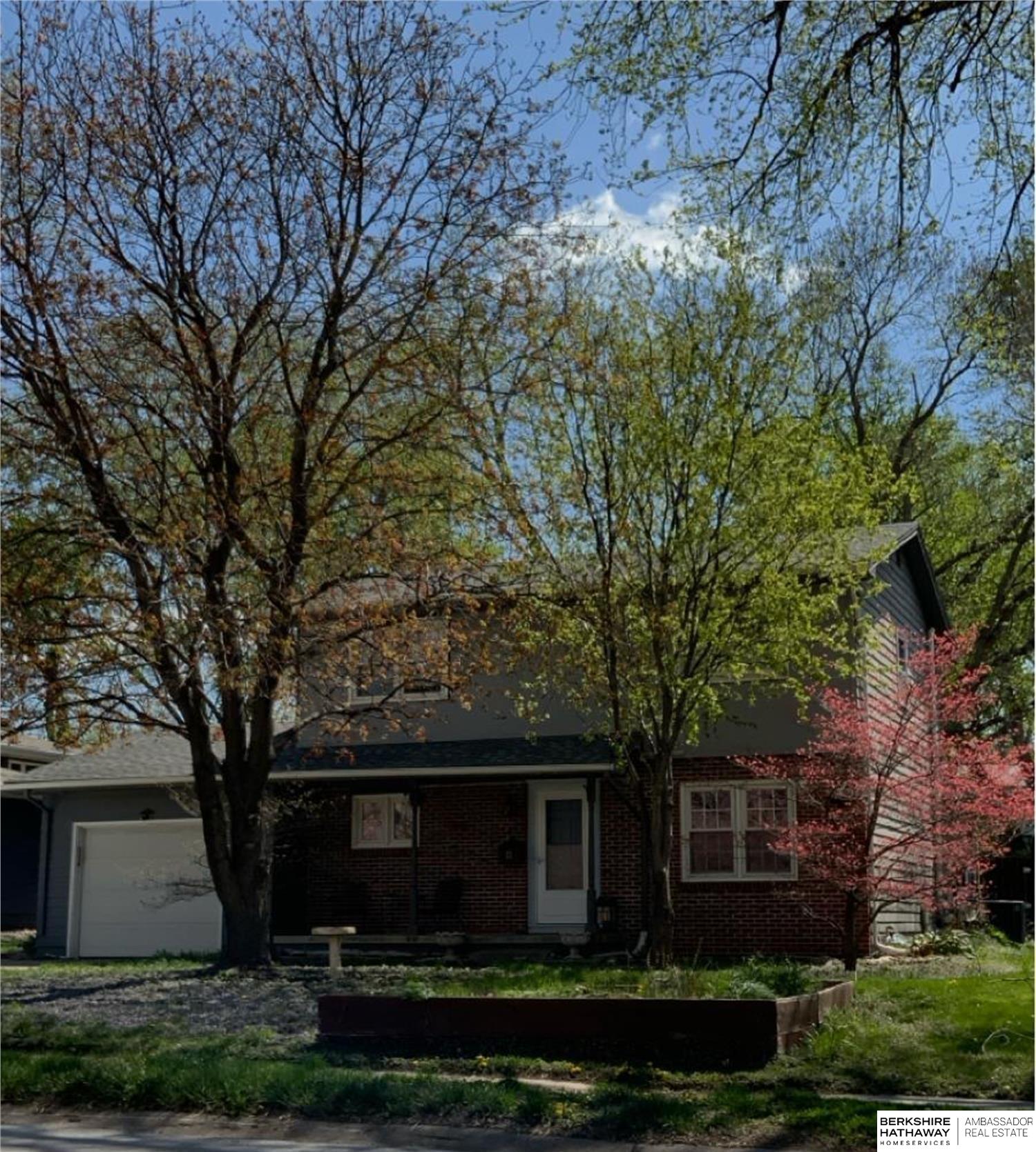 4875 Oaks Lane — photo