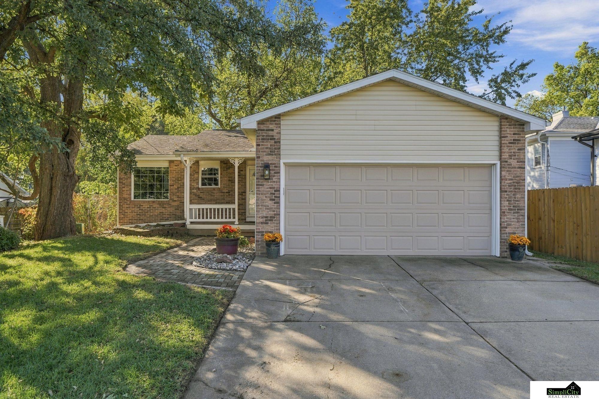 6711 Garland Street — photo
