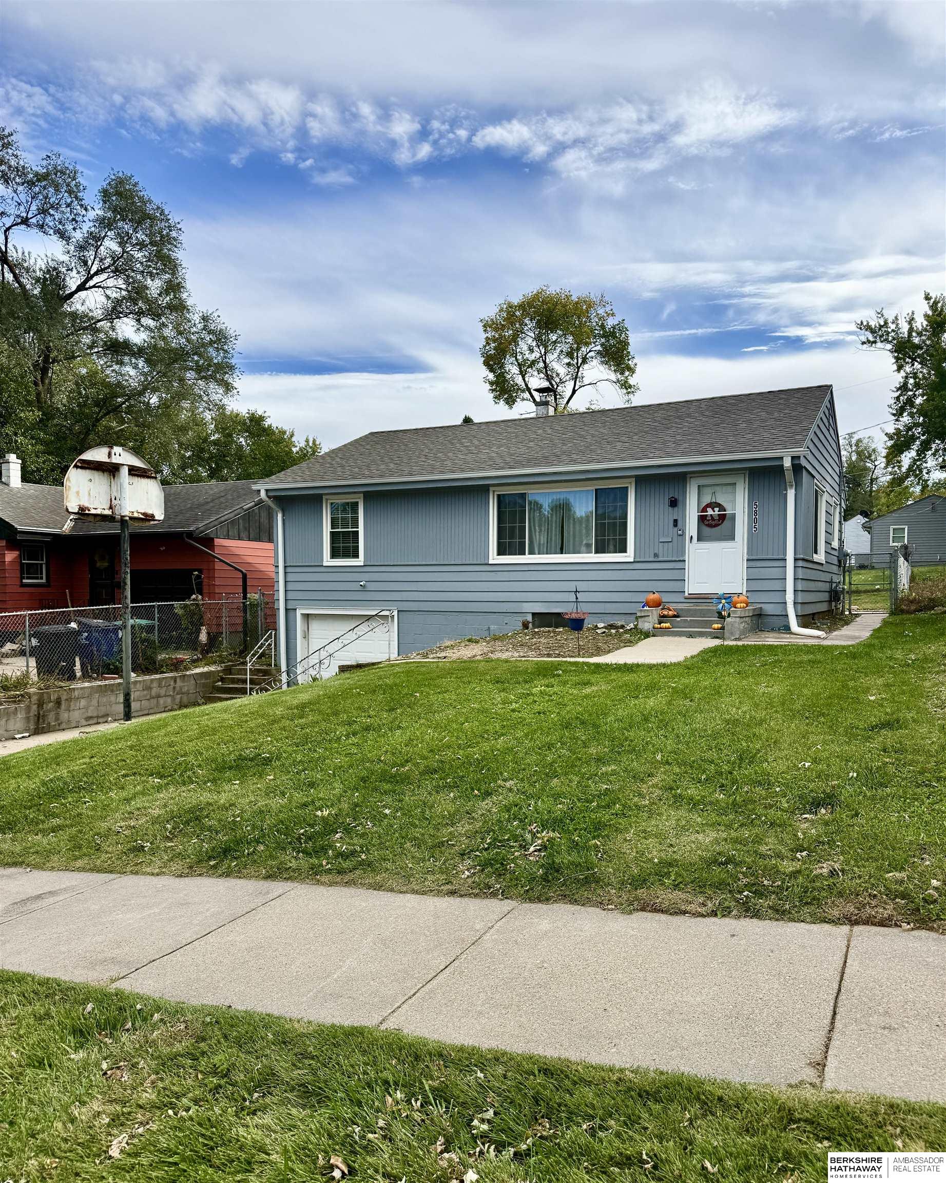 5805 Manderson Street — photo