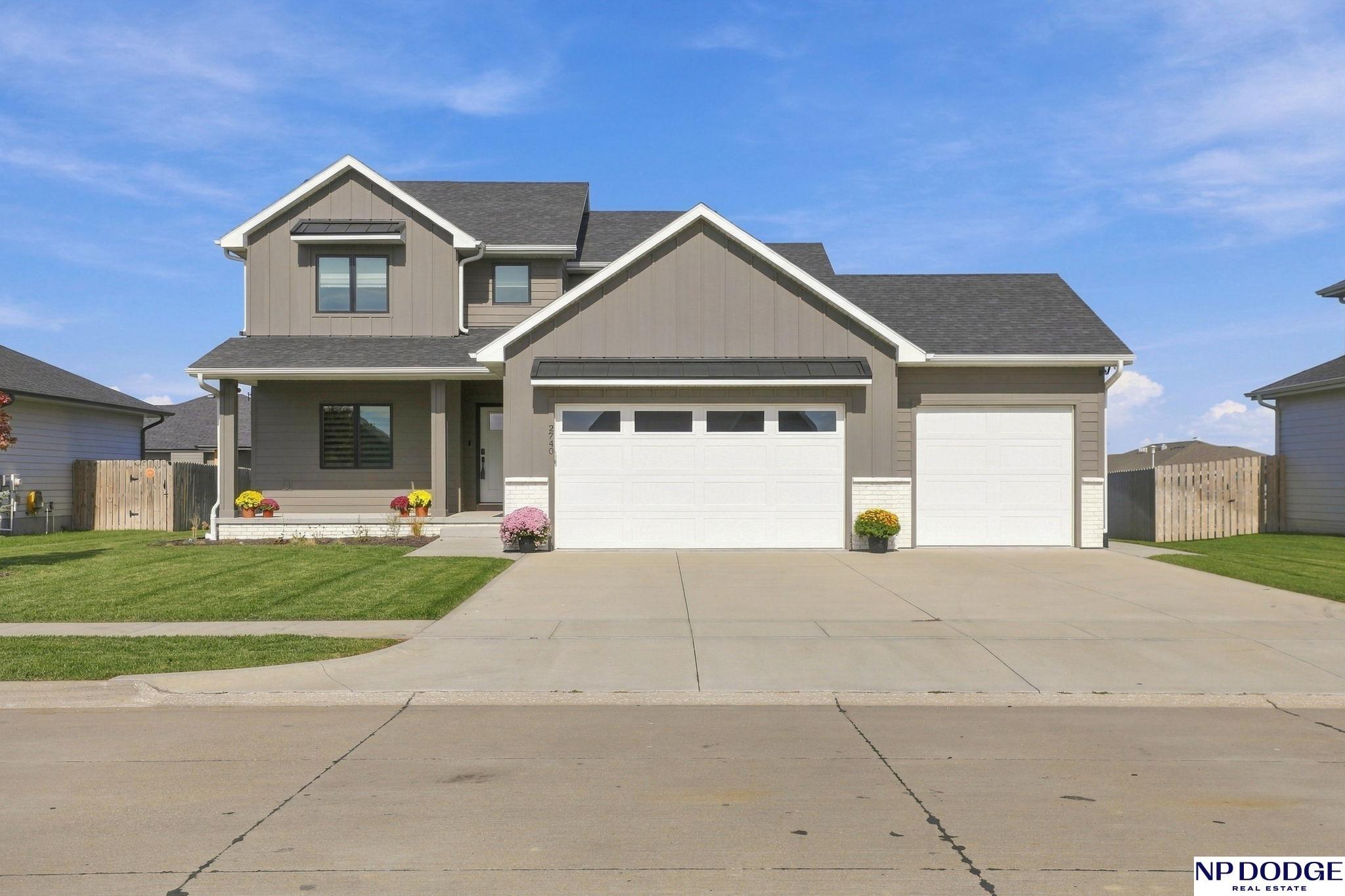 2740 Lauren Lane — photo