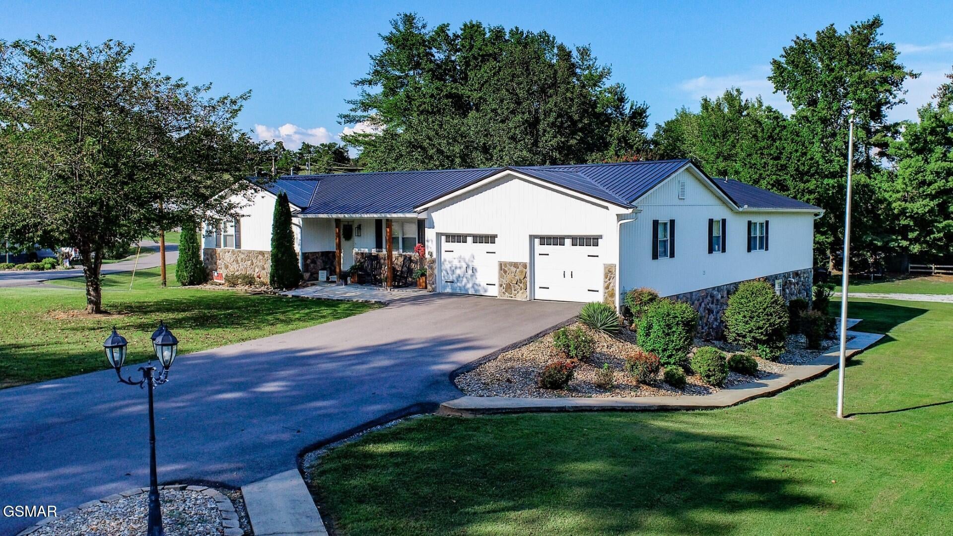 500 Buckingham Dr — photo