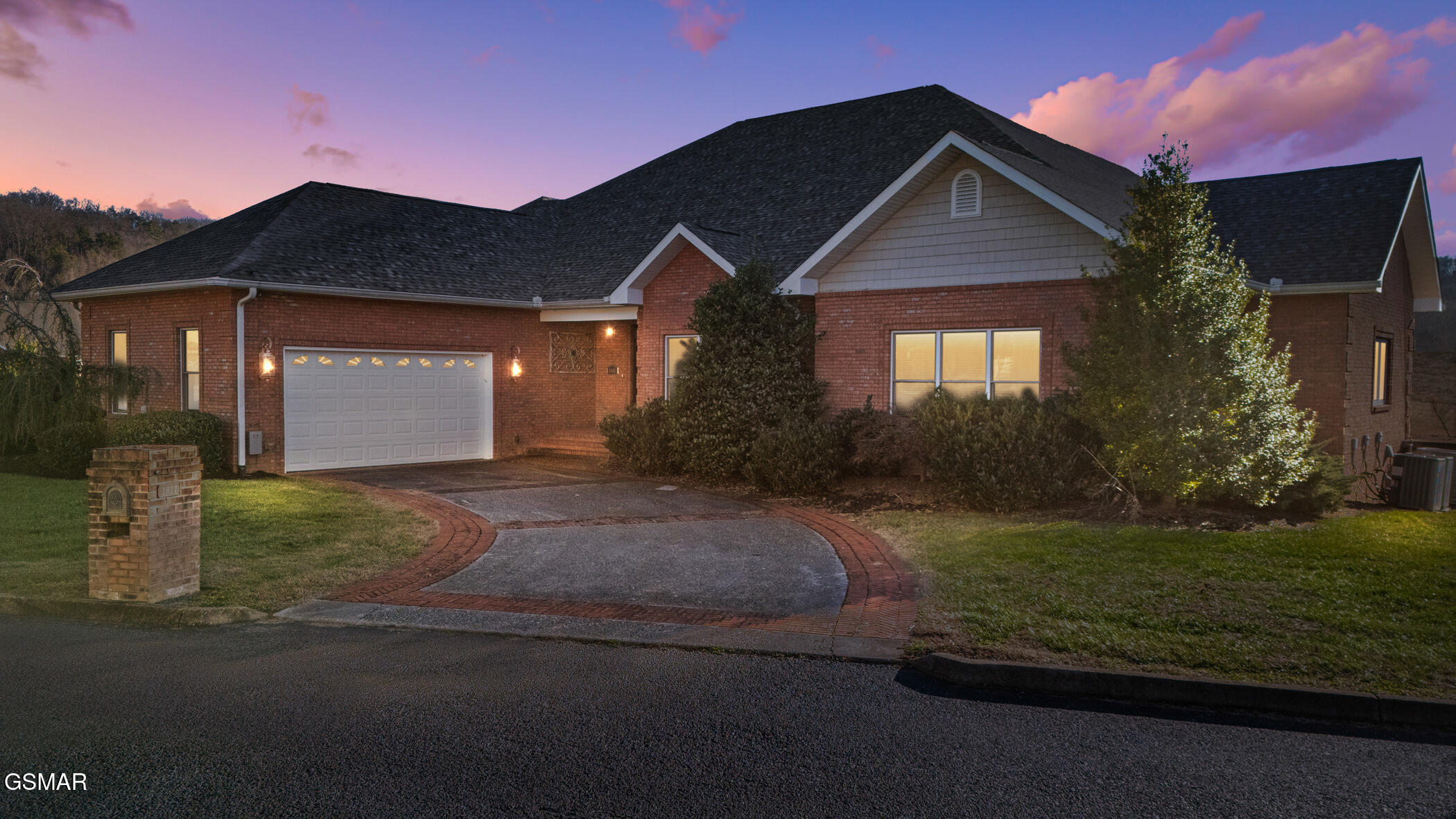 1811 Jordans Creek Way — photo