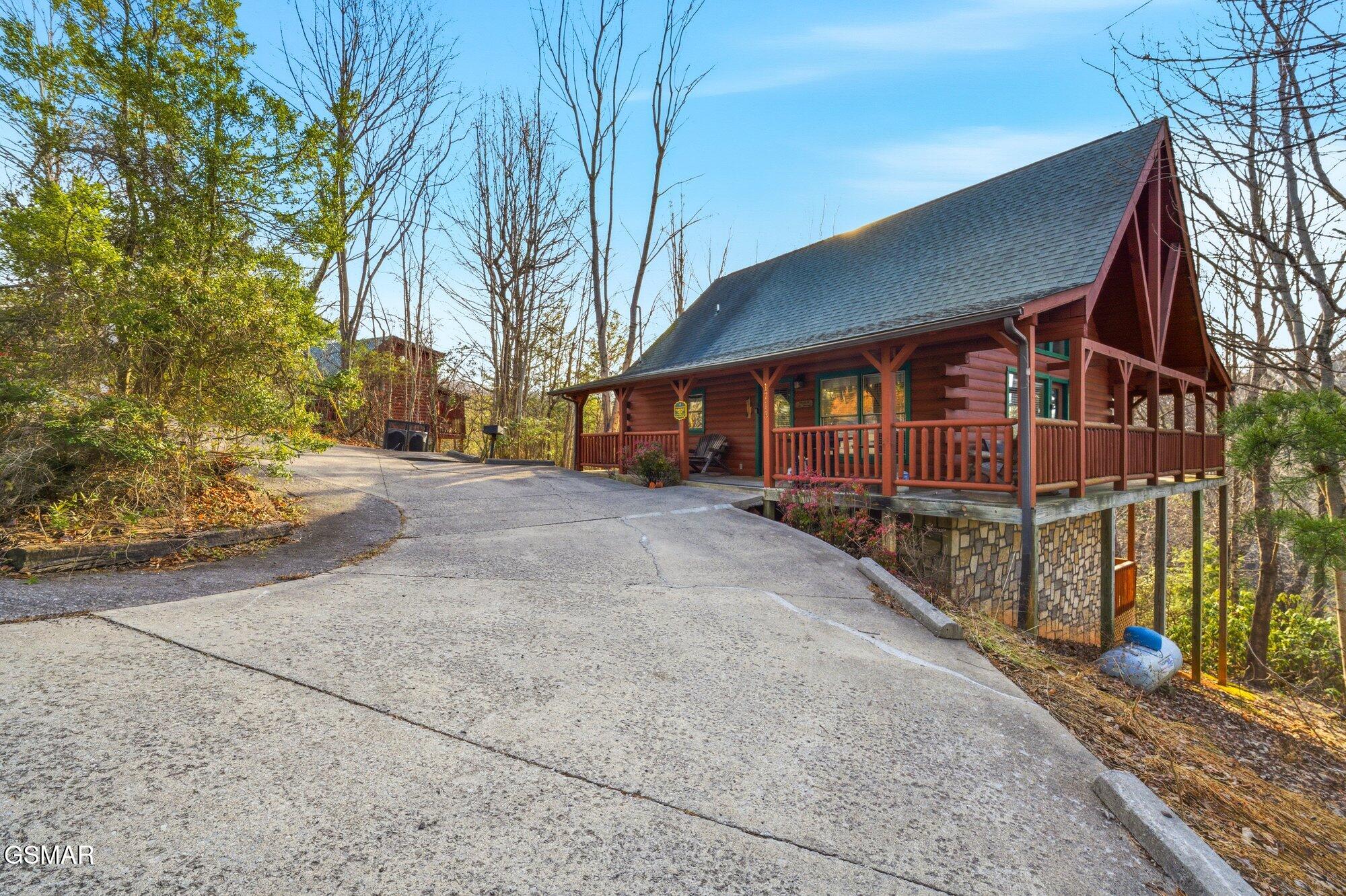 1713 Parkway View Court — photo