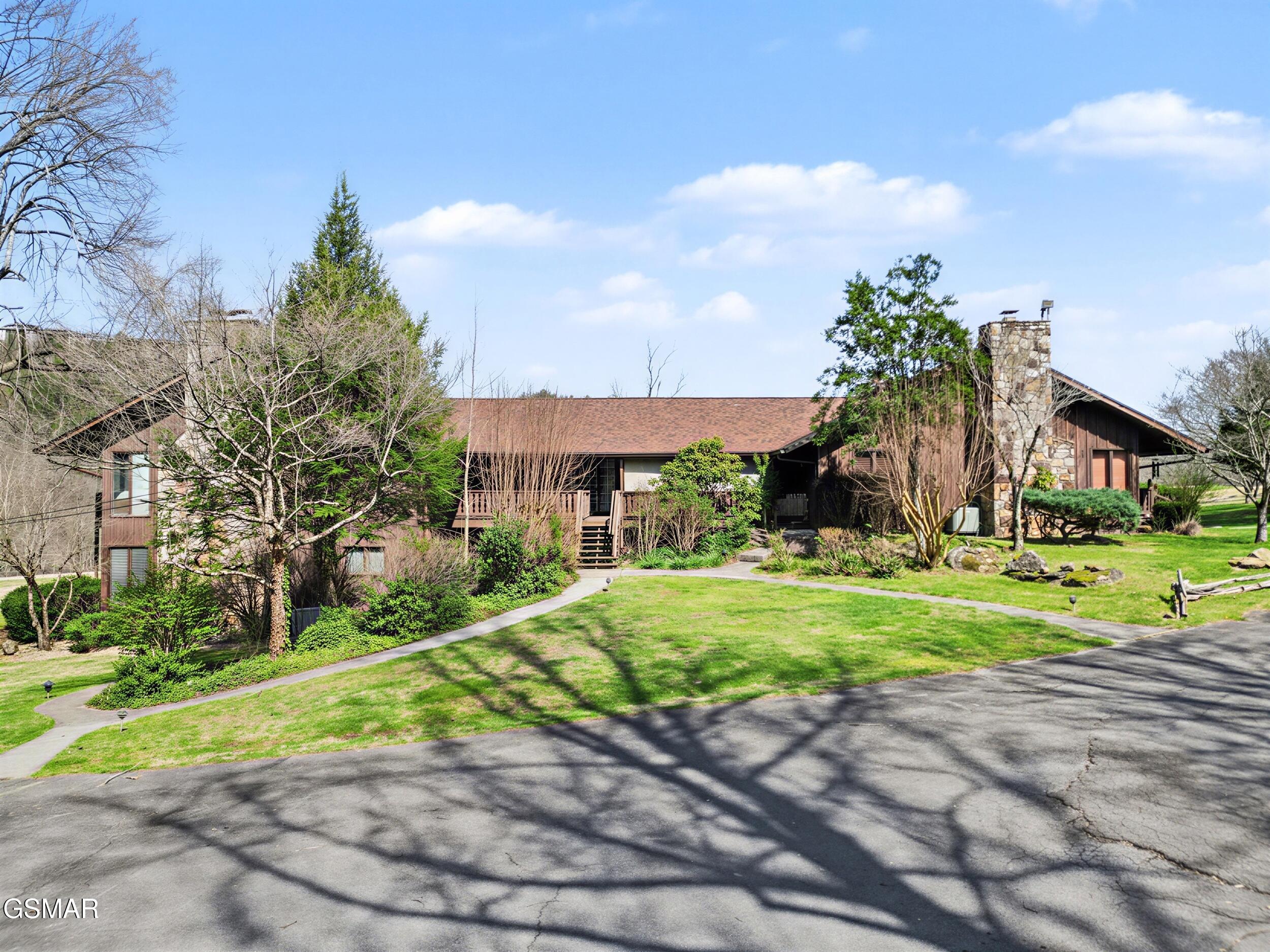 3815 E Parkway Apt 6 — photo