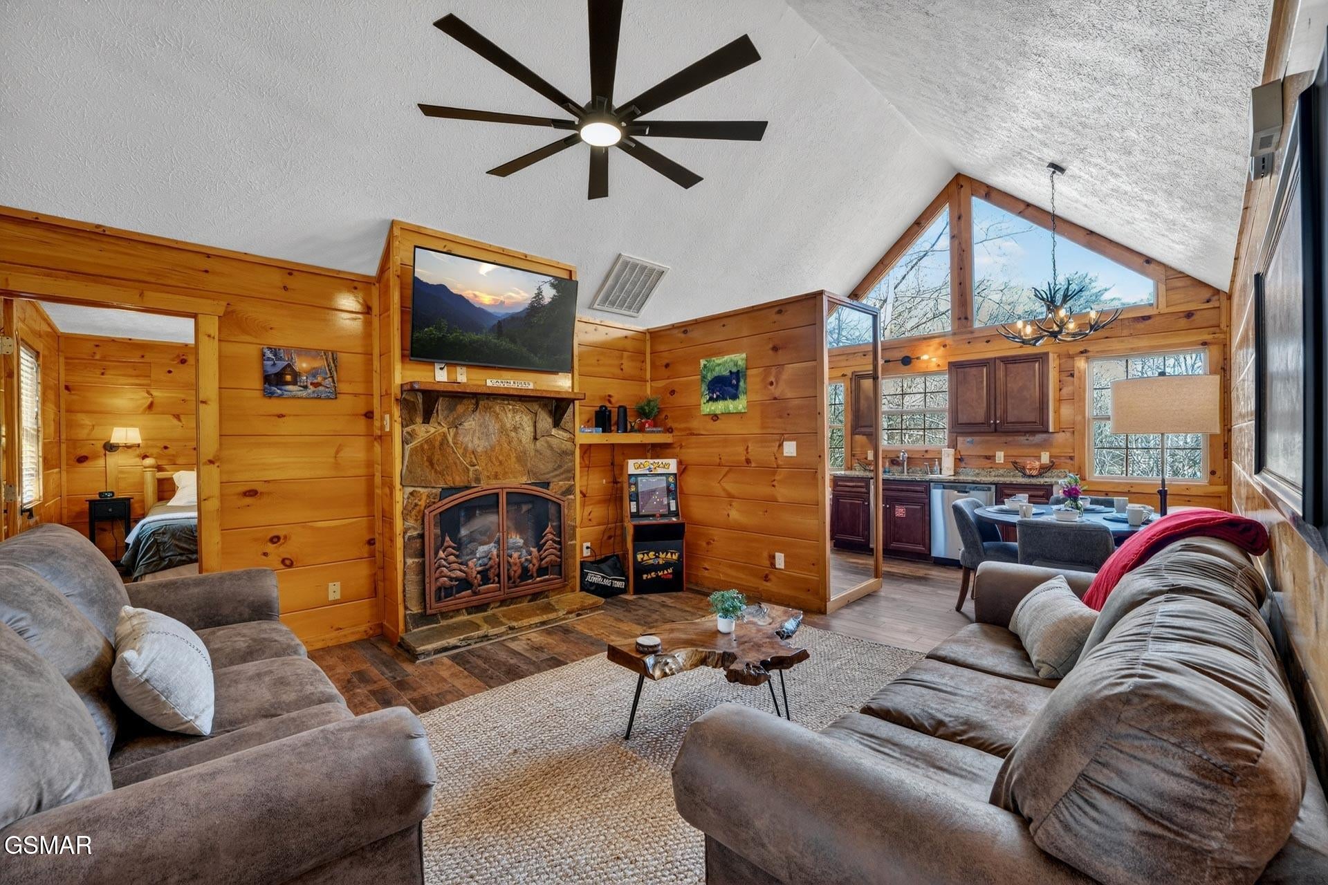 623 Country Oaks Drive — photo