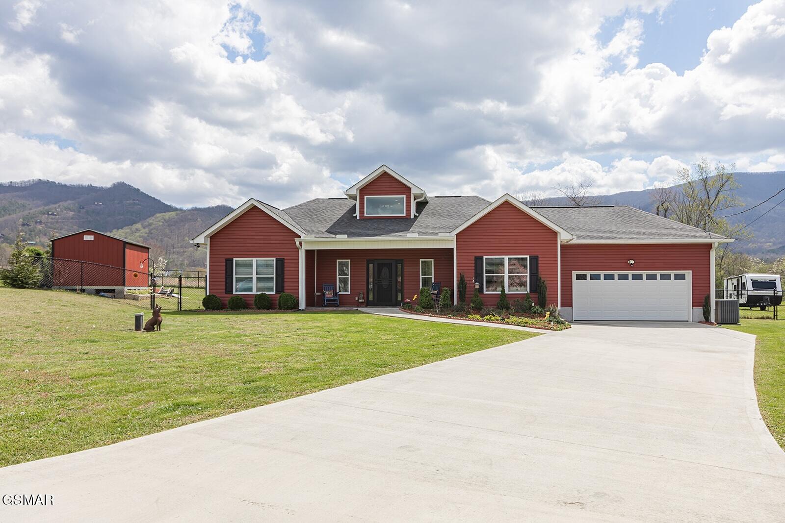 2221 Meadowbrook Lane — photo
