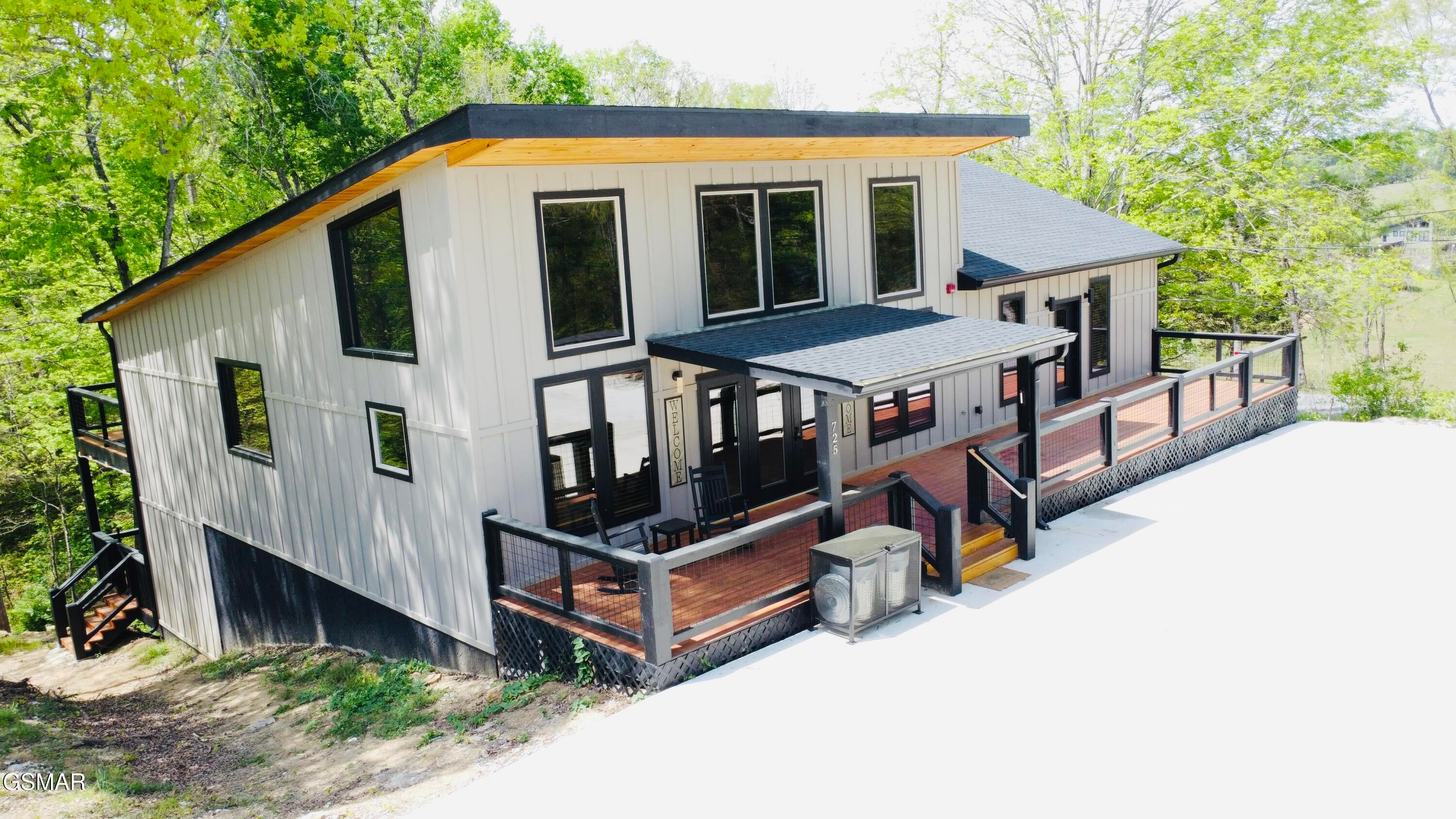 725 Timberlake Circle — photo
