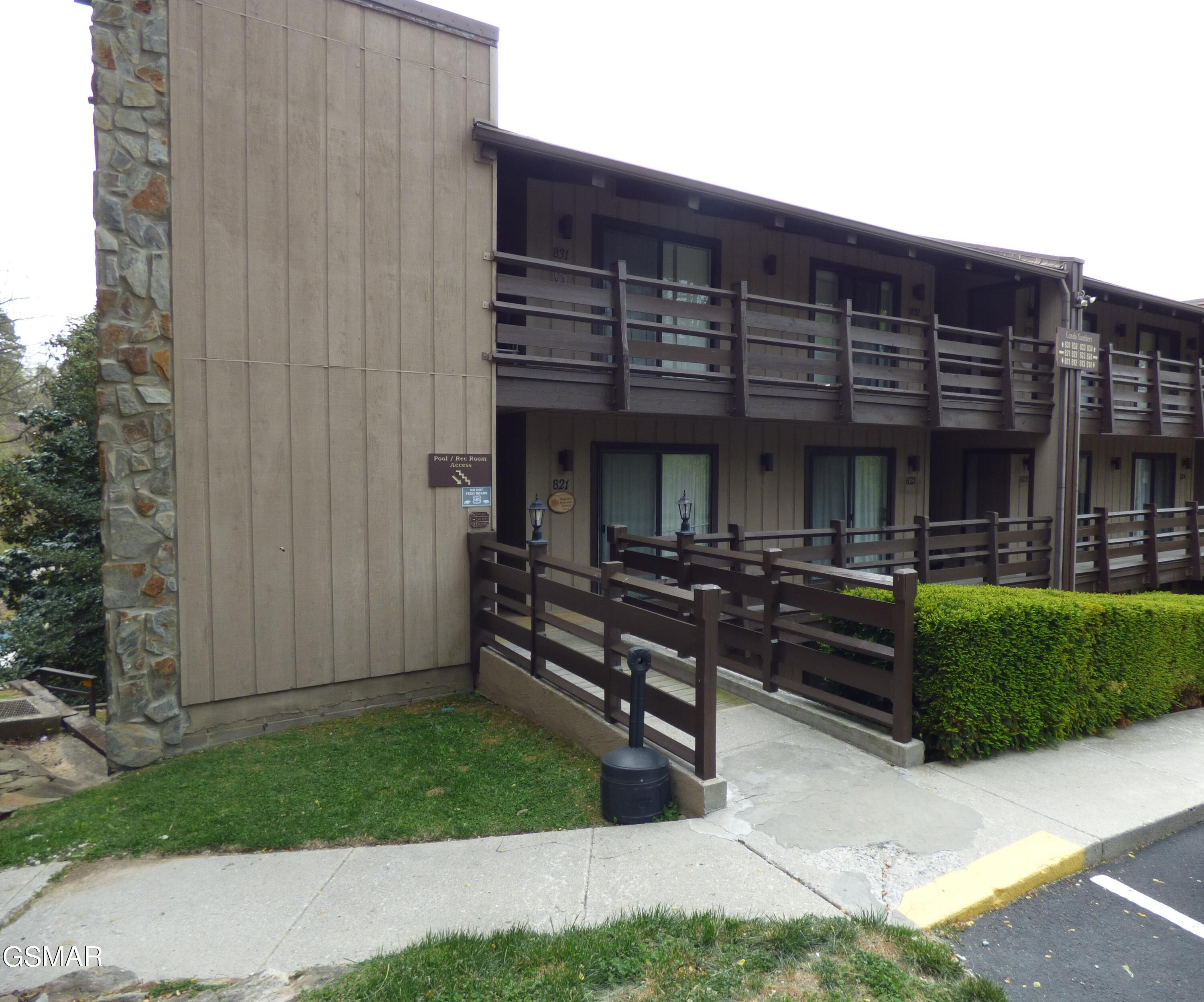 1081 Cove Road Apt 821 — photo