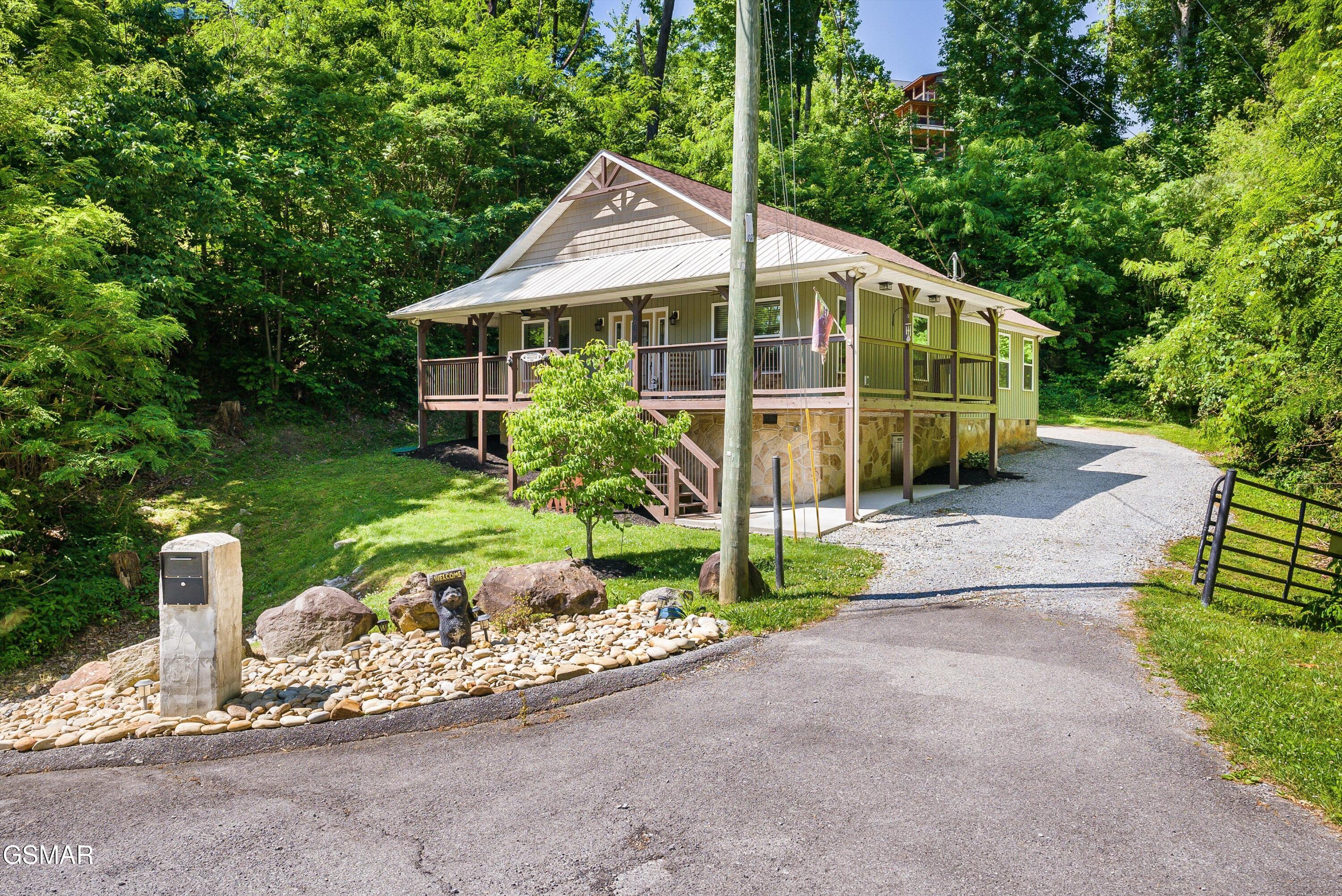 805 N Woodland Drive — photo