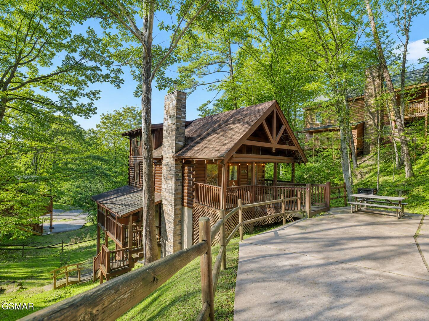 952 Iron Mtn Road — photo