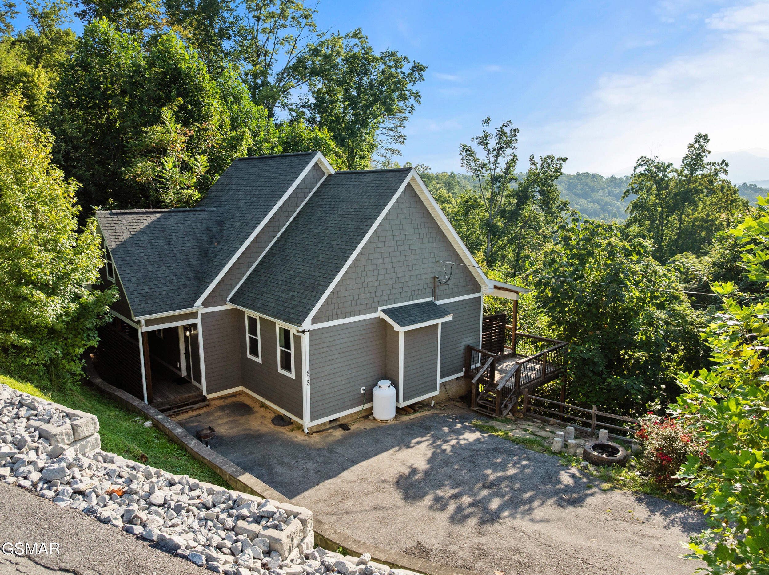 828 Beanstalk Road — photo