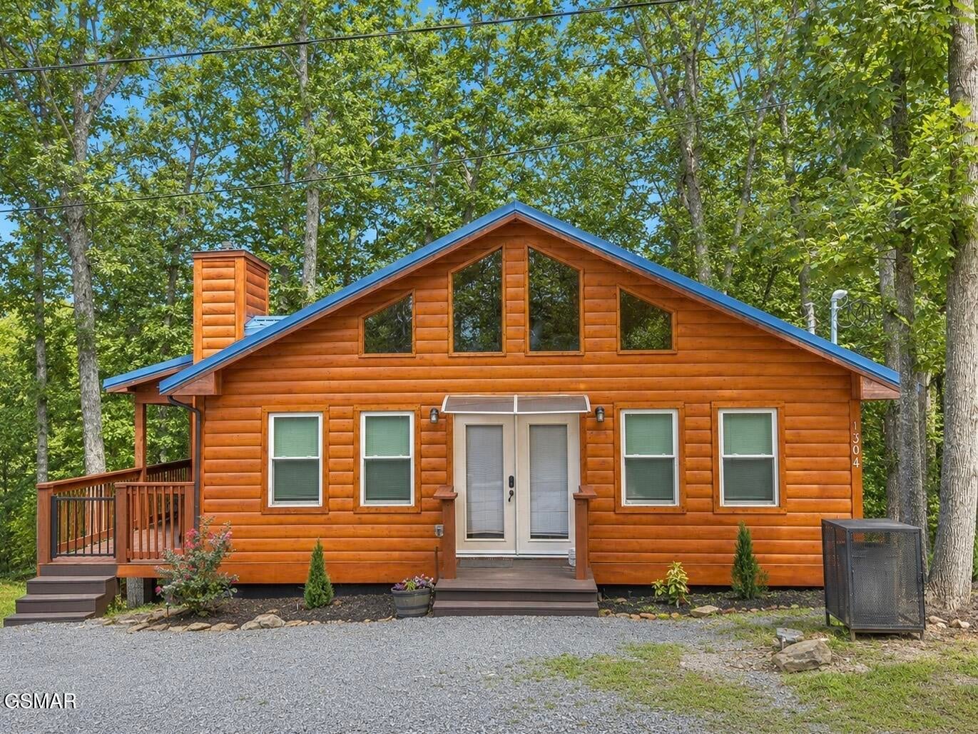 1304 N Oak Court — photo