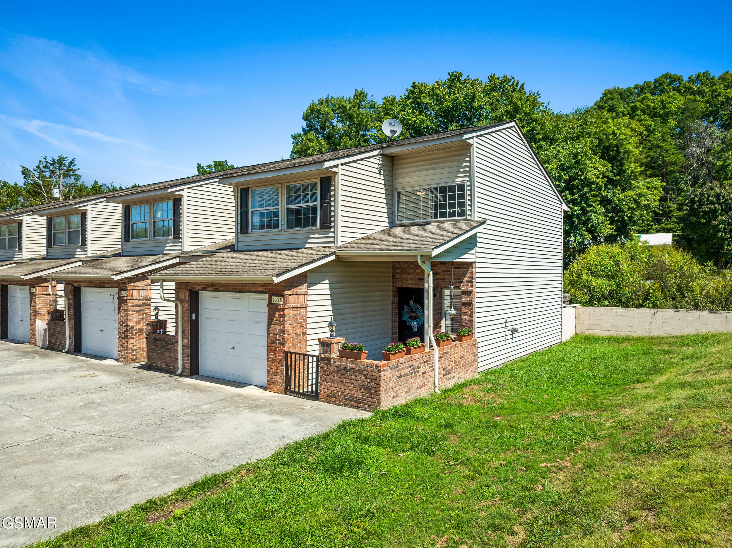 1315 Mountain Meadows Way — photo