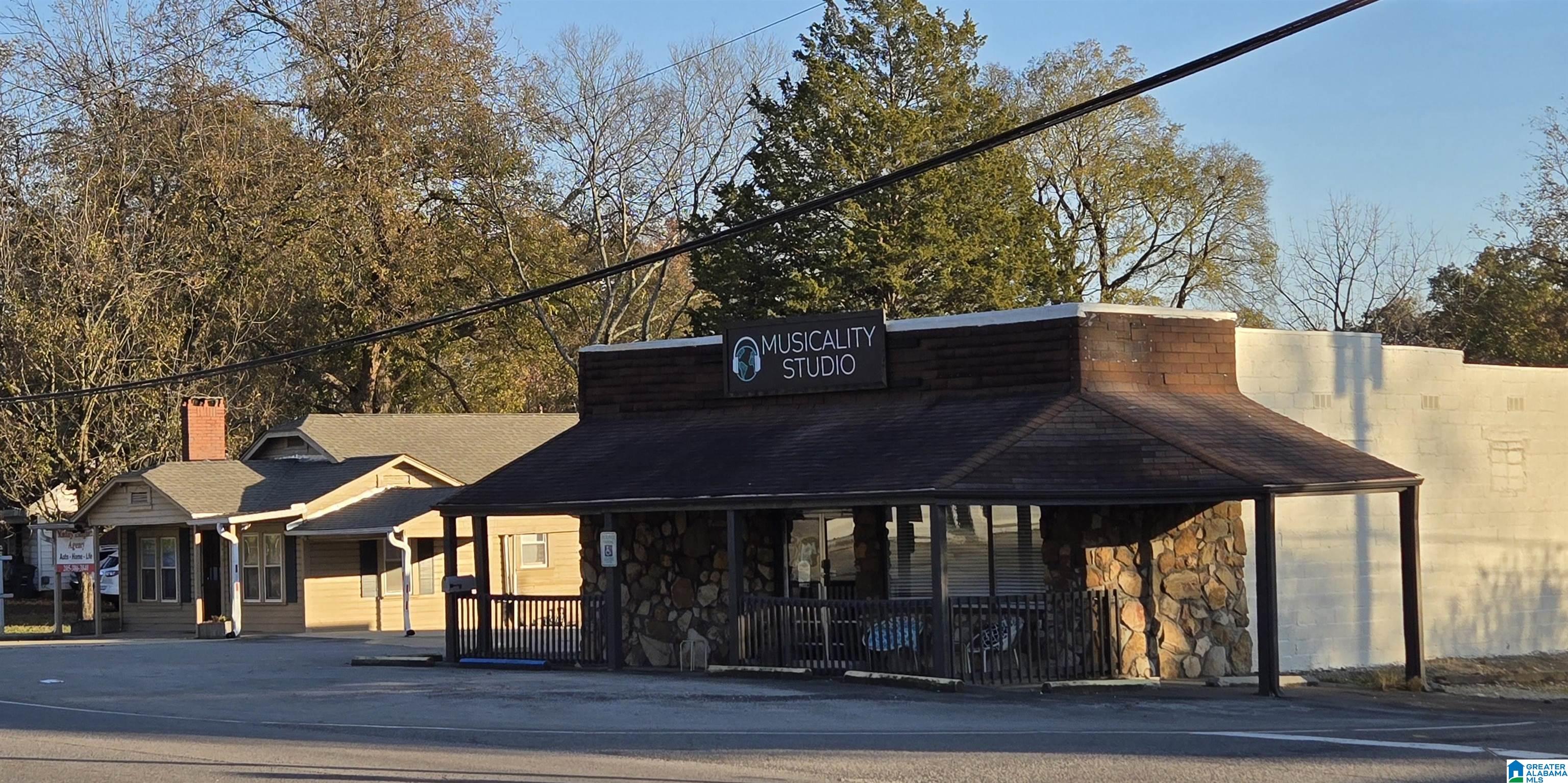 501 Tarrant Road — photo
