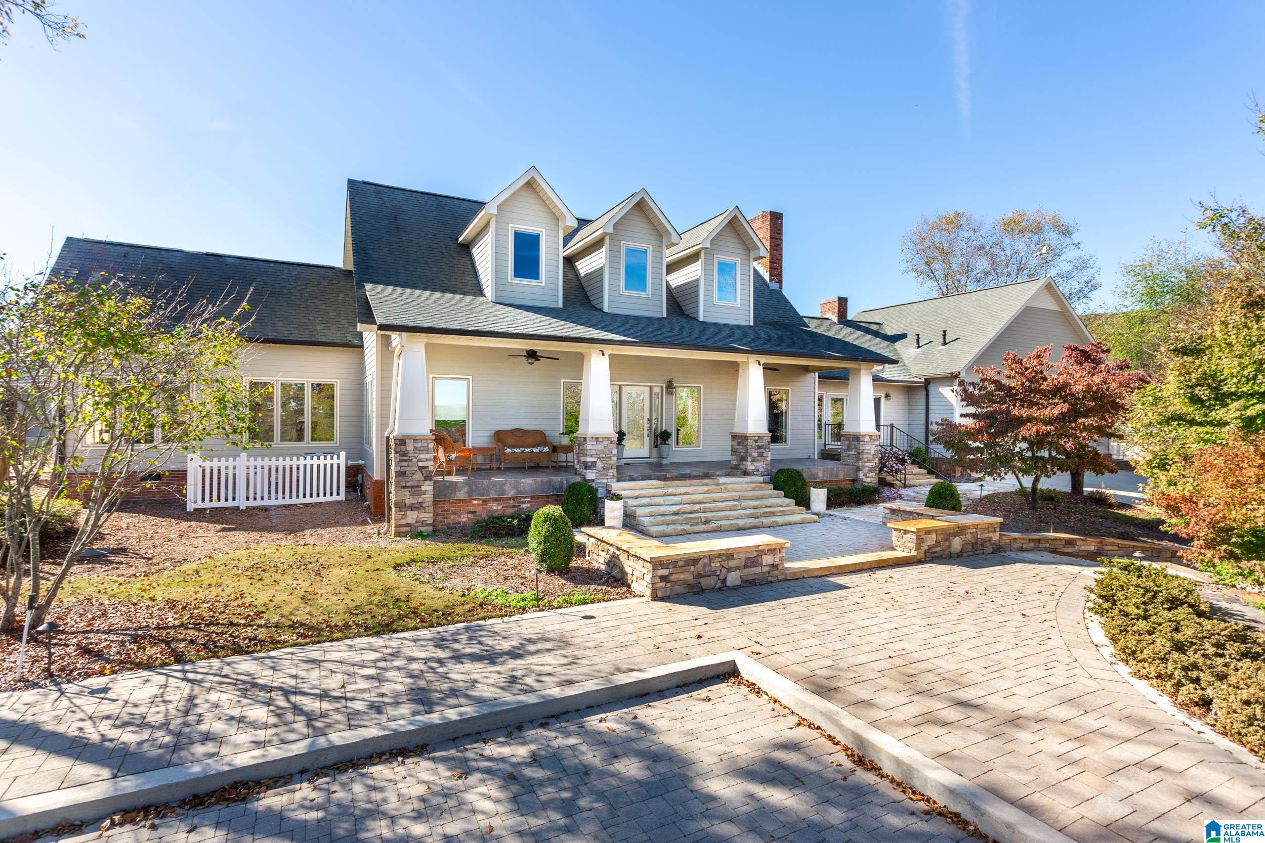 1001 Kingsway Drive — photo