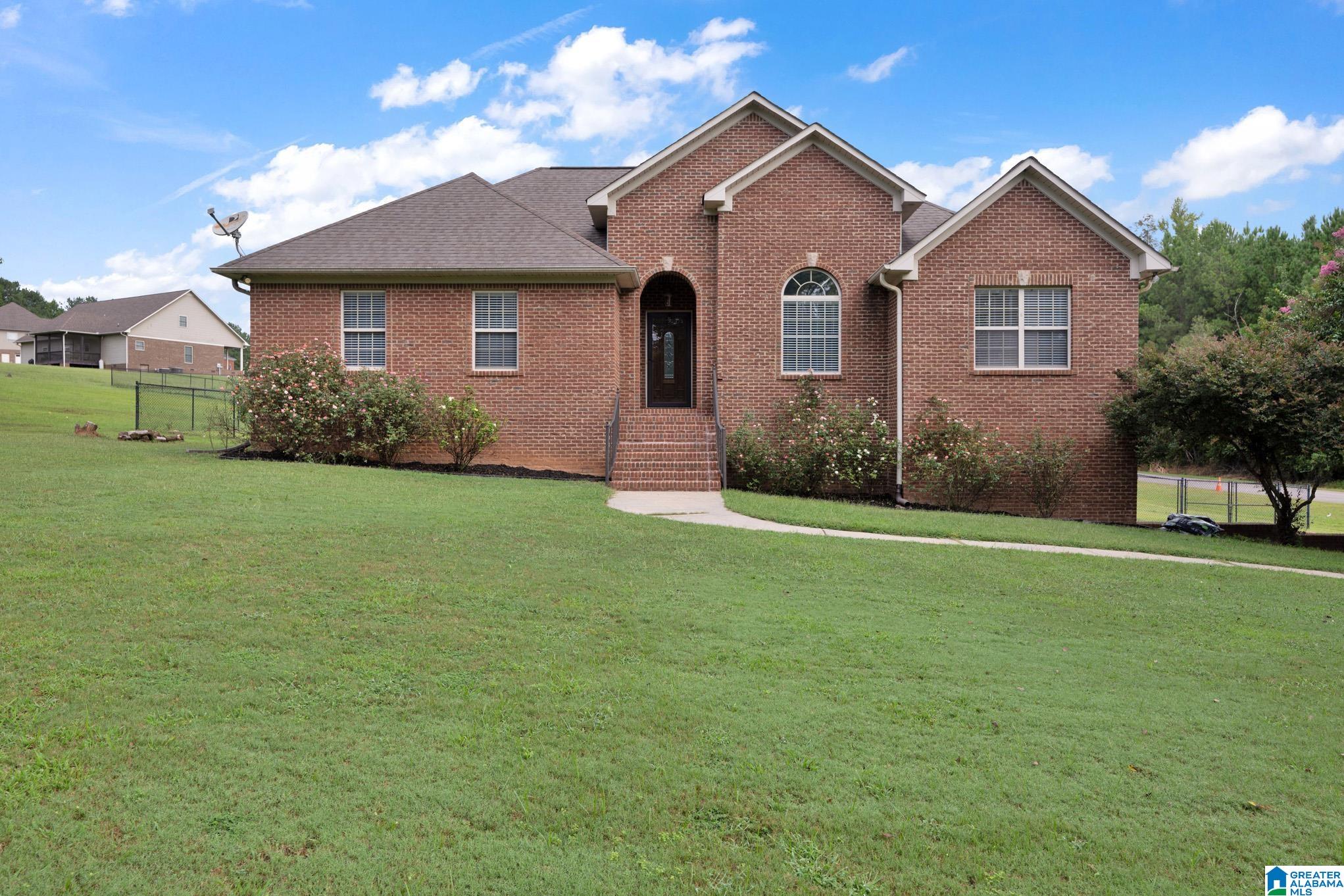 1053 Armstrong Loop — photo