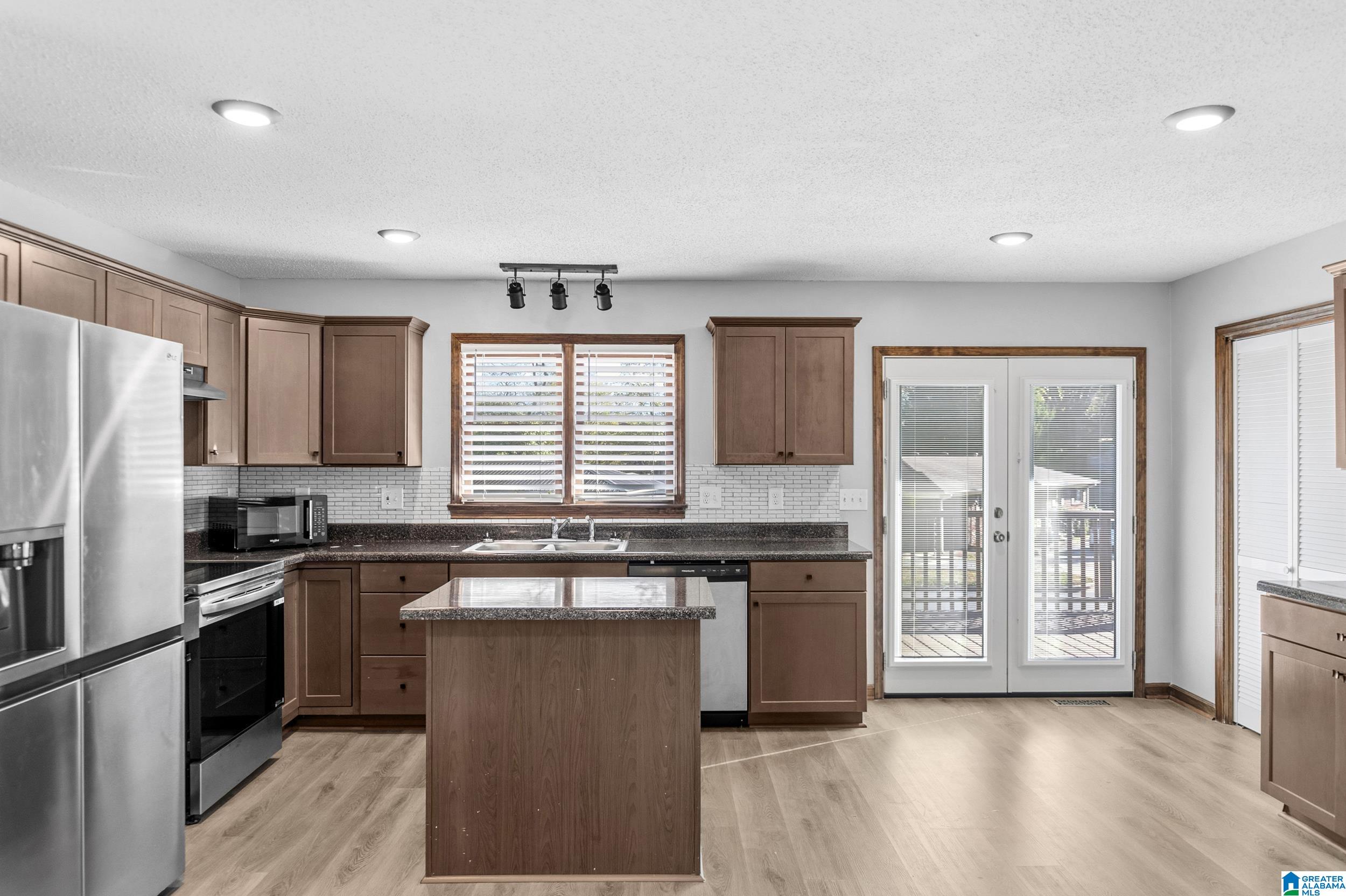 100 Hann Drive — photo
