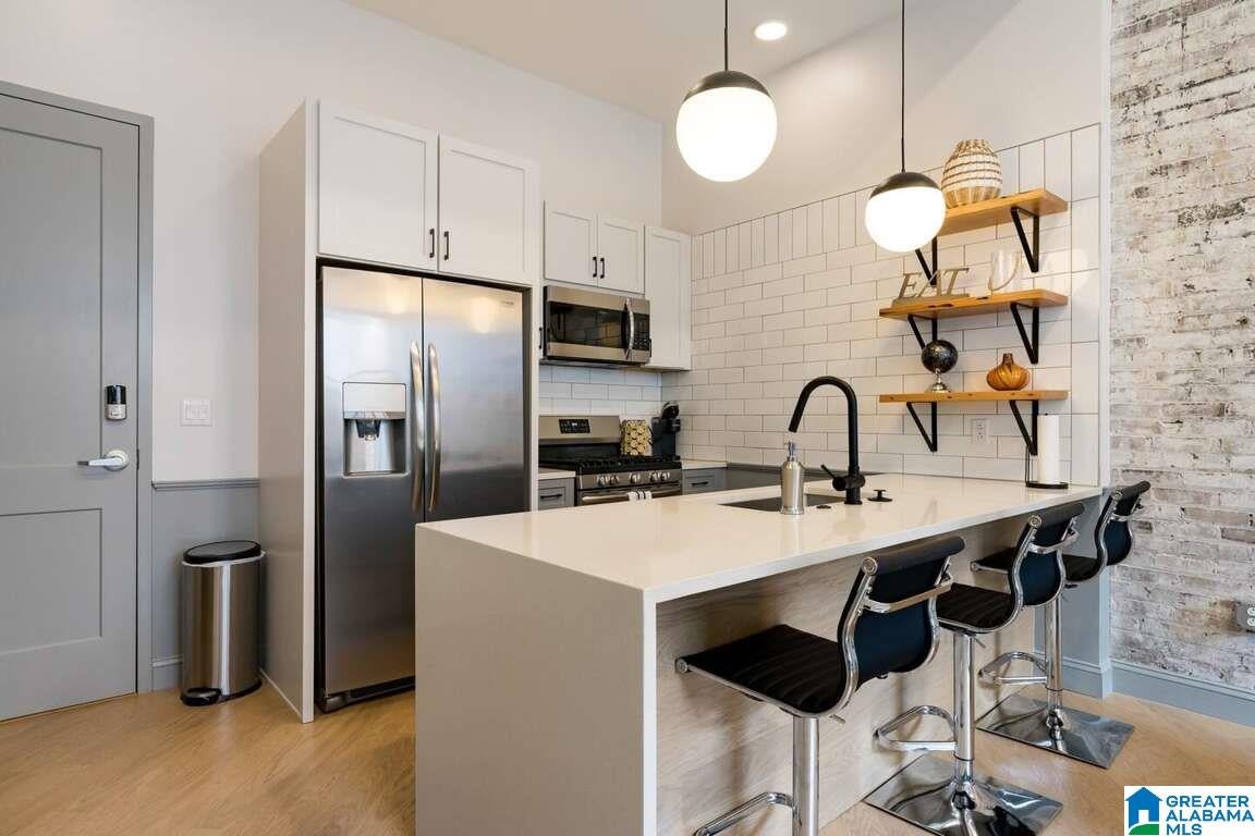 2212 Morris Avenue 318 — photo