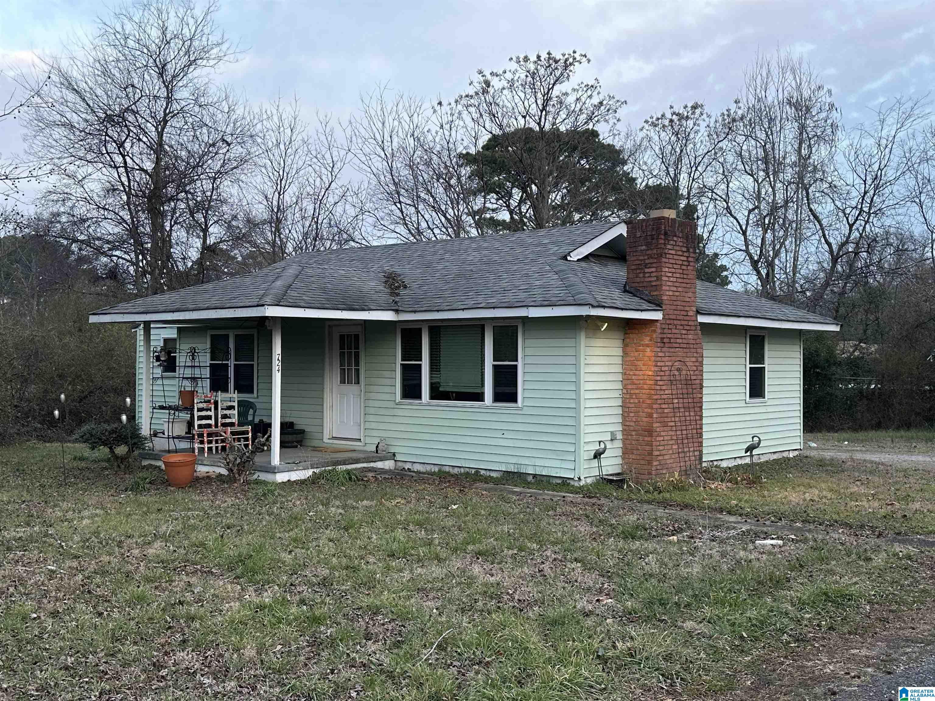 724 Robin Drive — photo